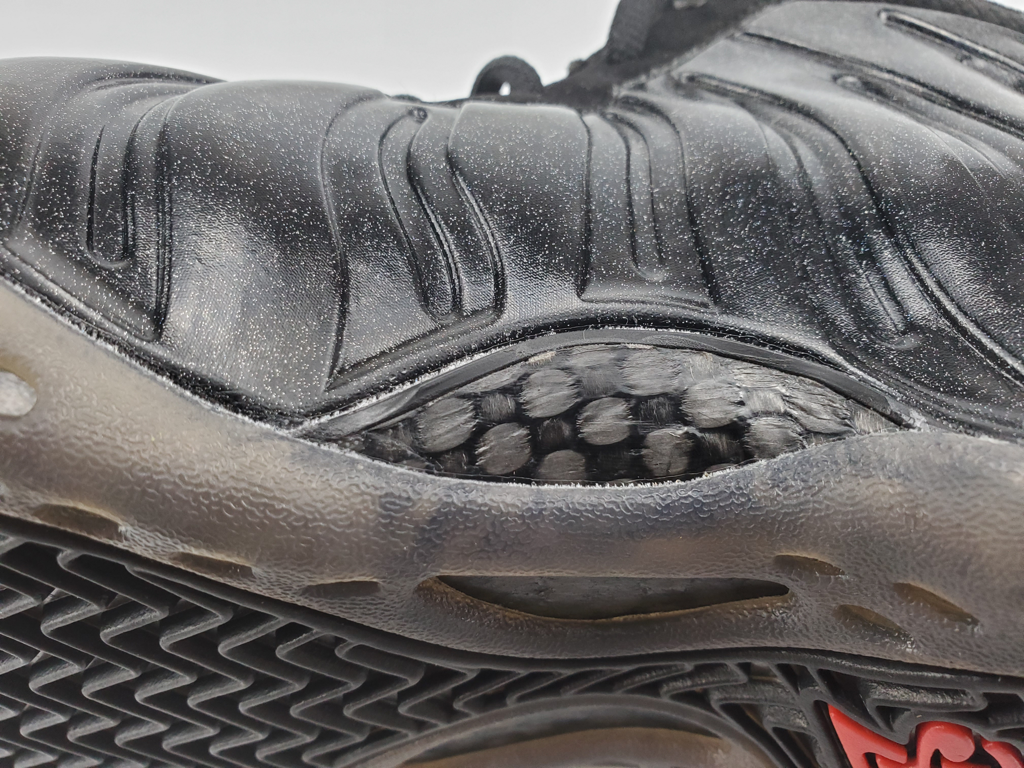 Nike Air Foamposite One “Black/Gold-Red”