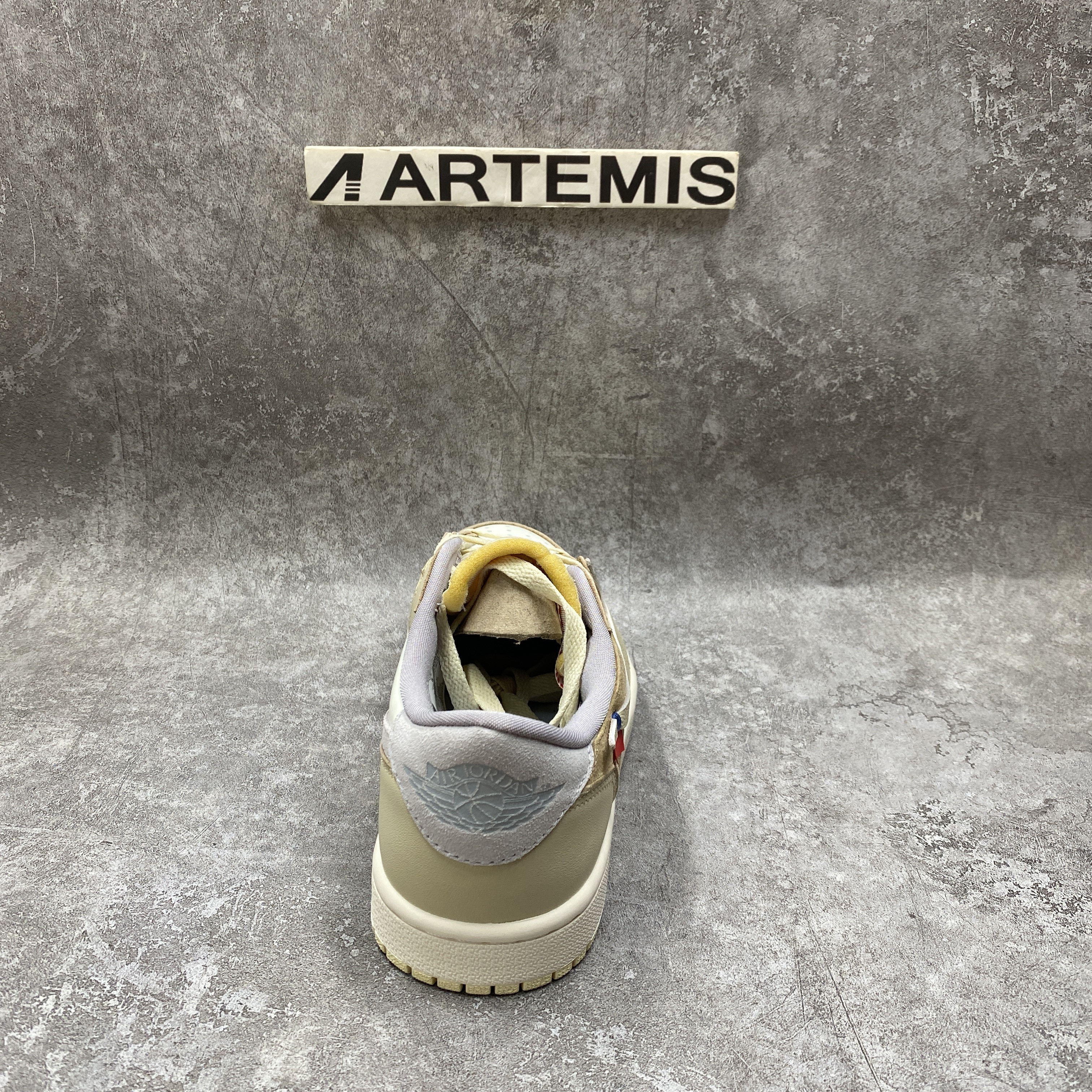 Off-White x Nike Air Jordan 1 Low