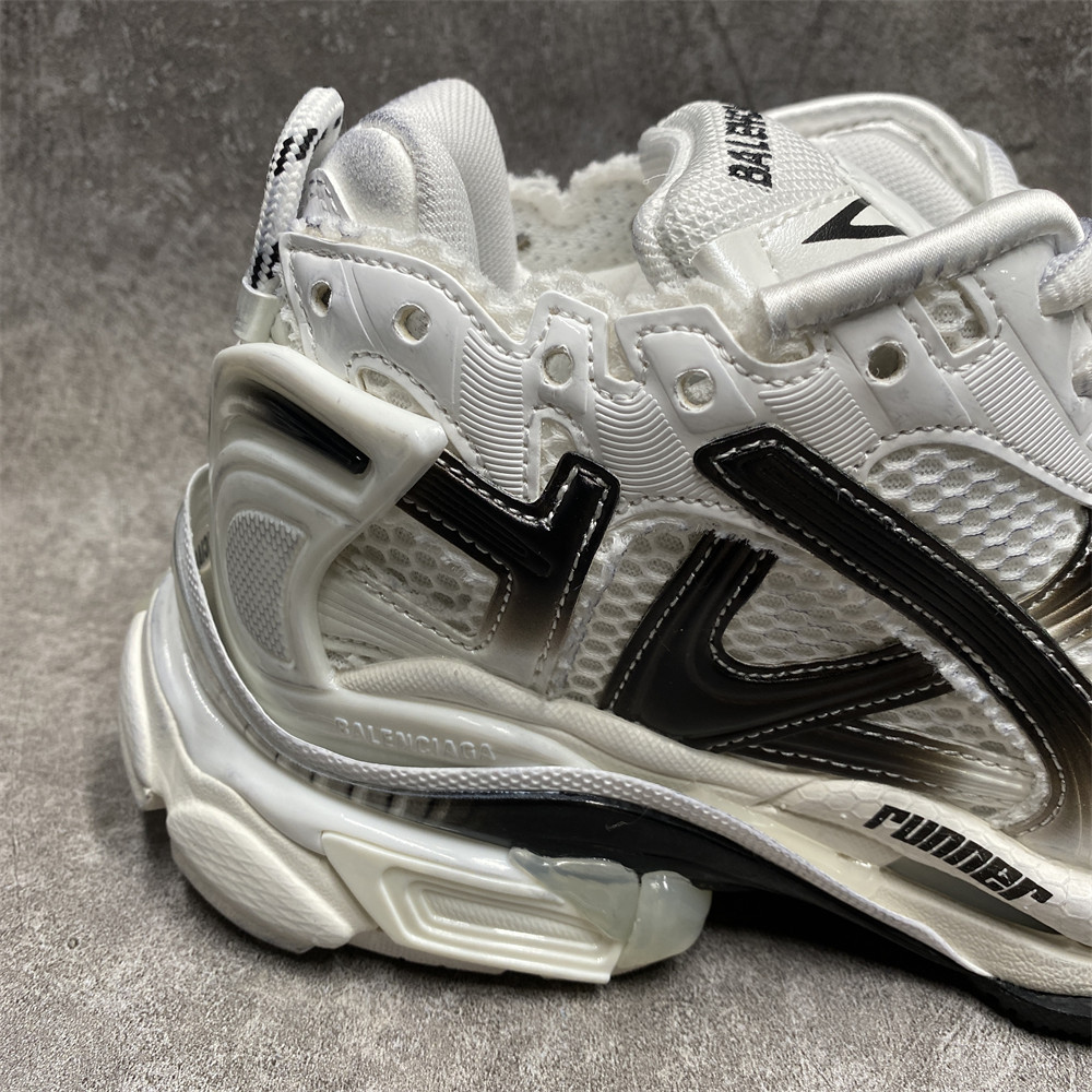 ua Ba*len*cia*ga runner sneaker