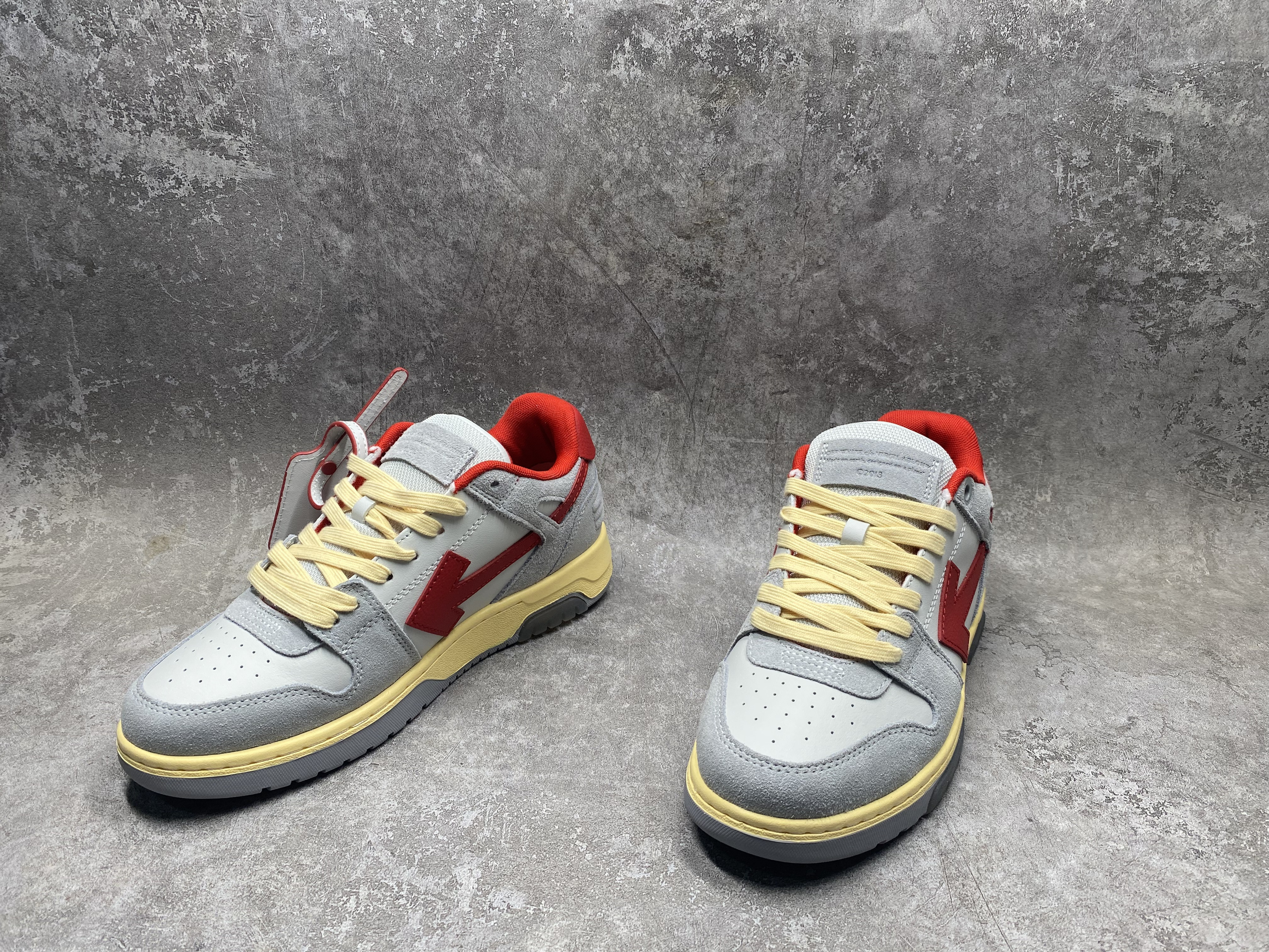 UA OFF-WHITE OUT OF OFFICE LOW