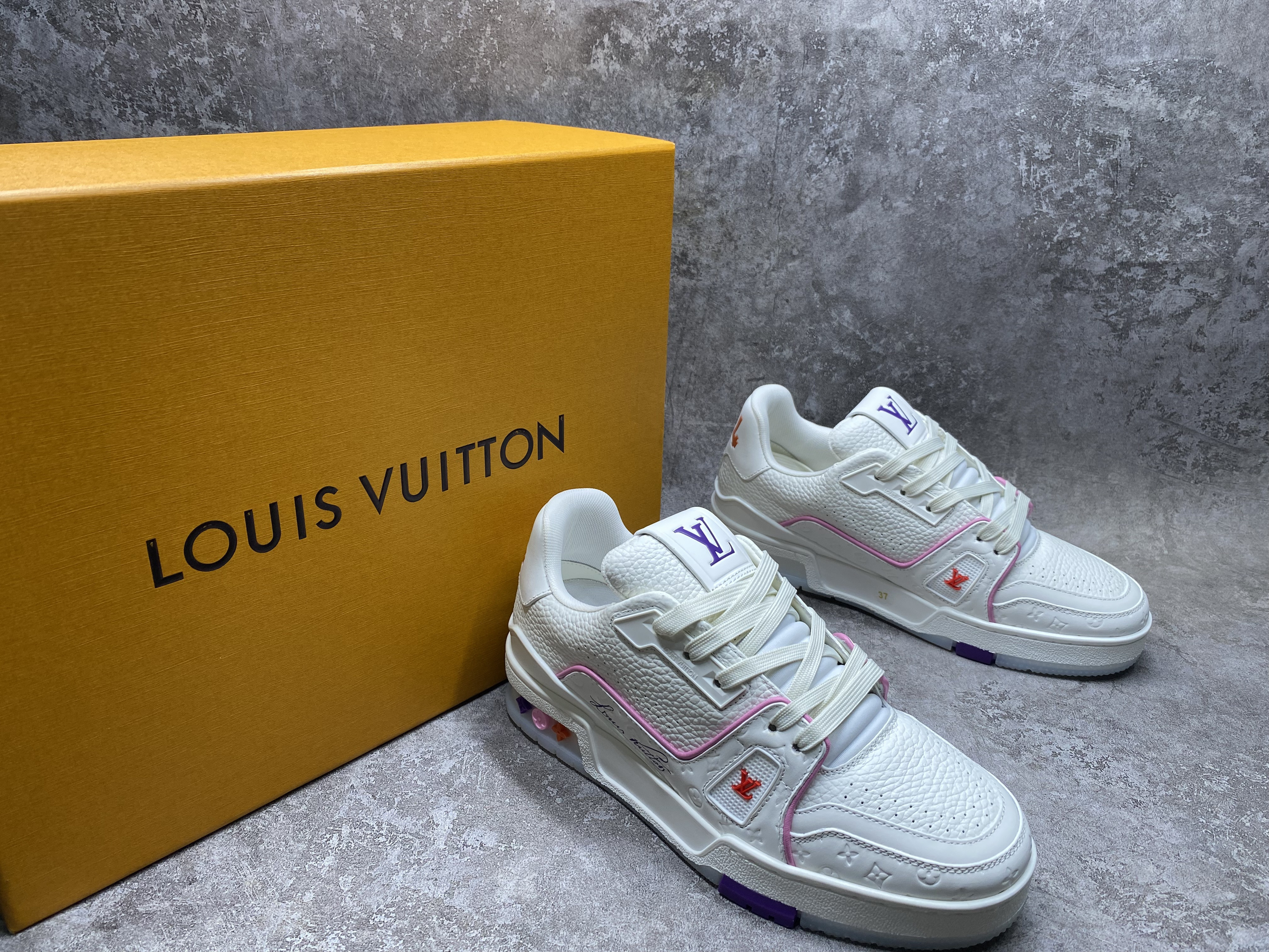 UA LV trainer Sneakers