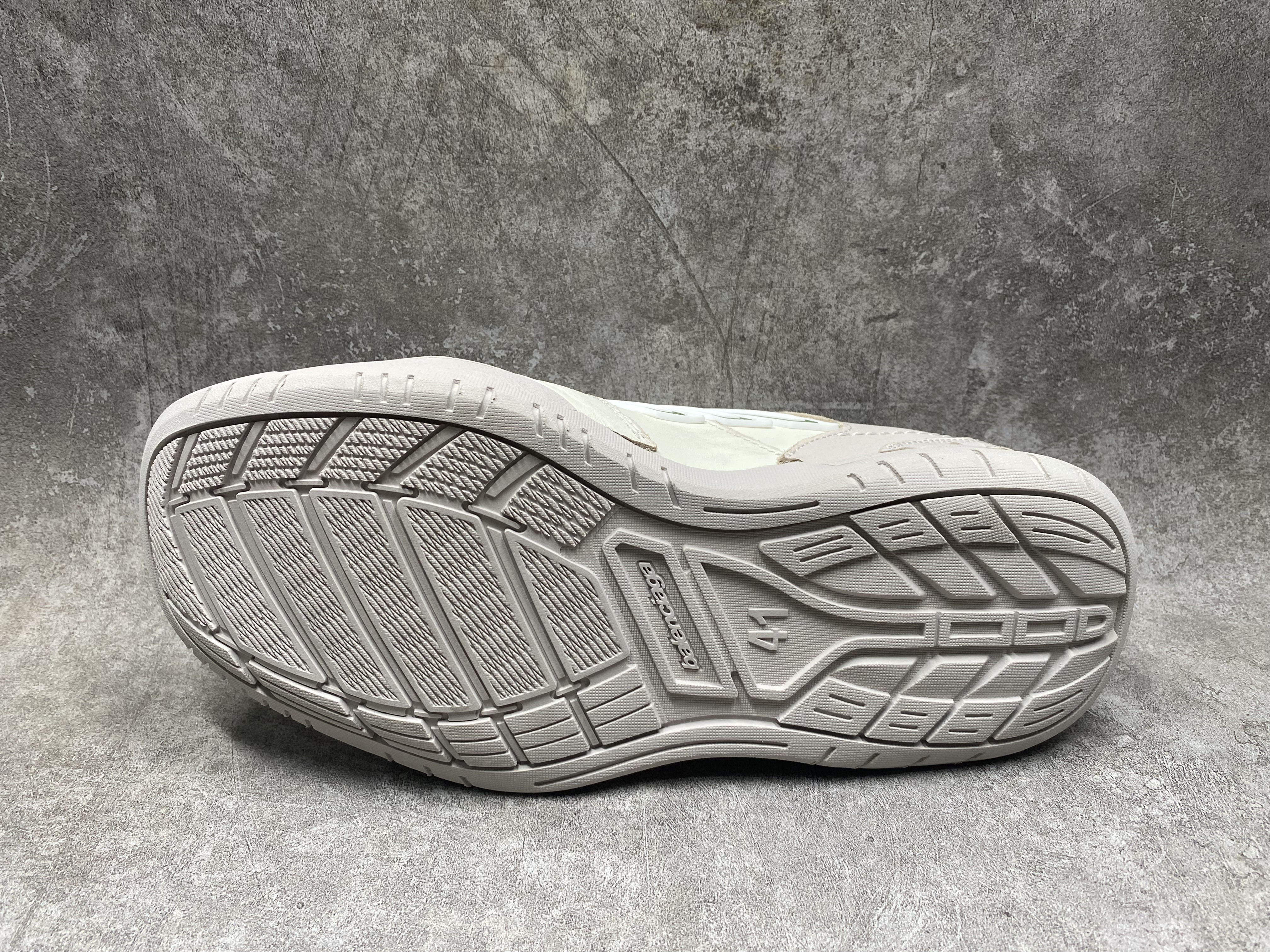 ua Ba*len*cia*ga hamptons worn-out sneaker (run one size large)