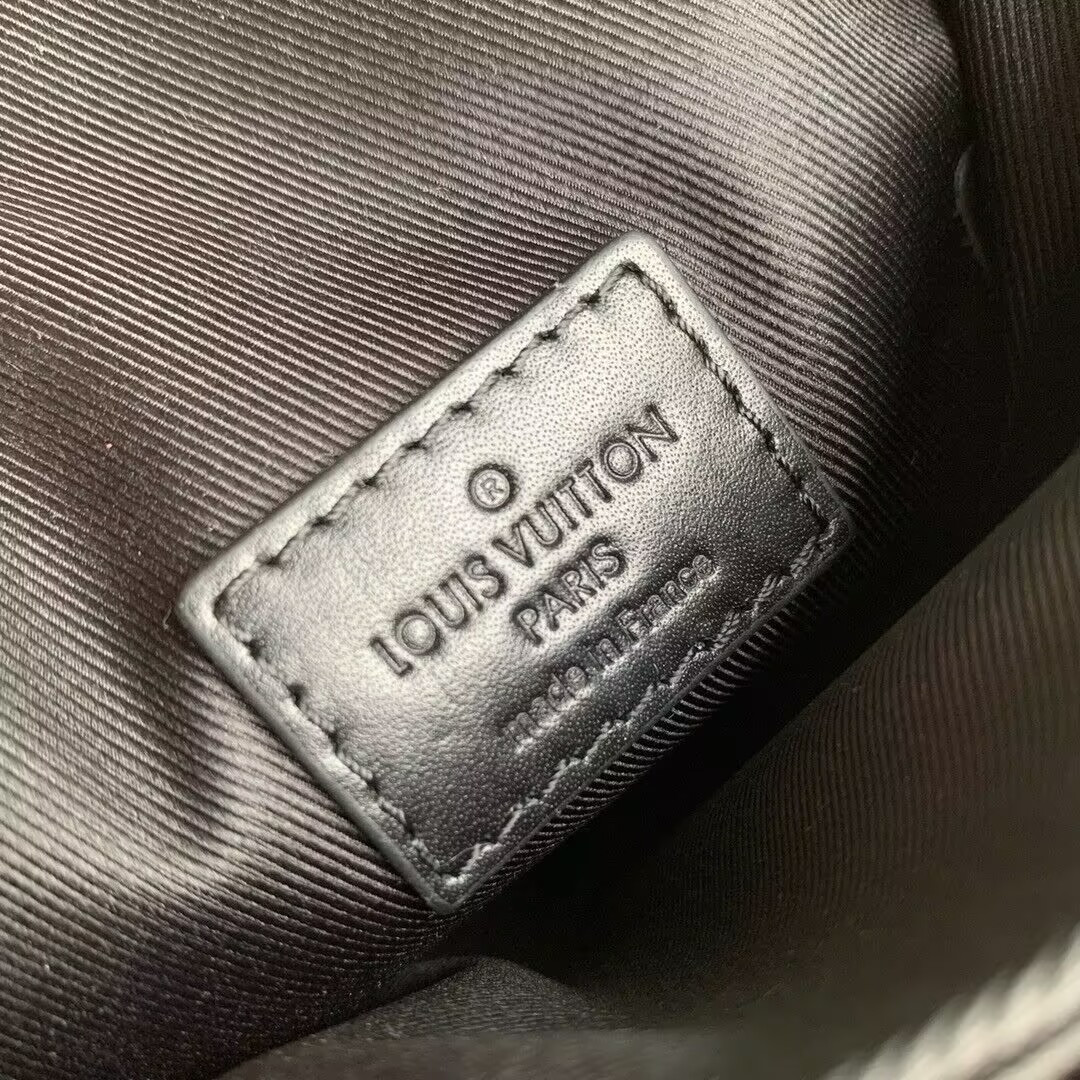 LV S-Lock Vertical wearable wallet M81522 12x20x7cm