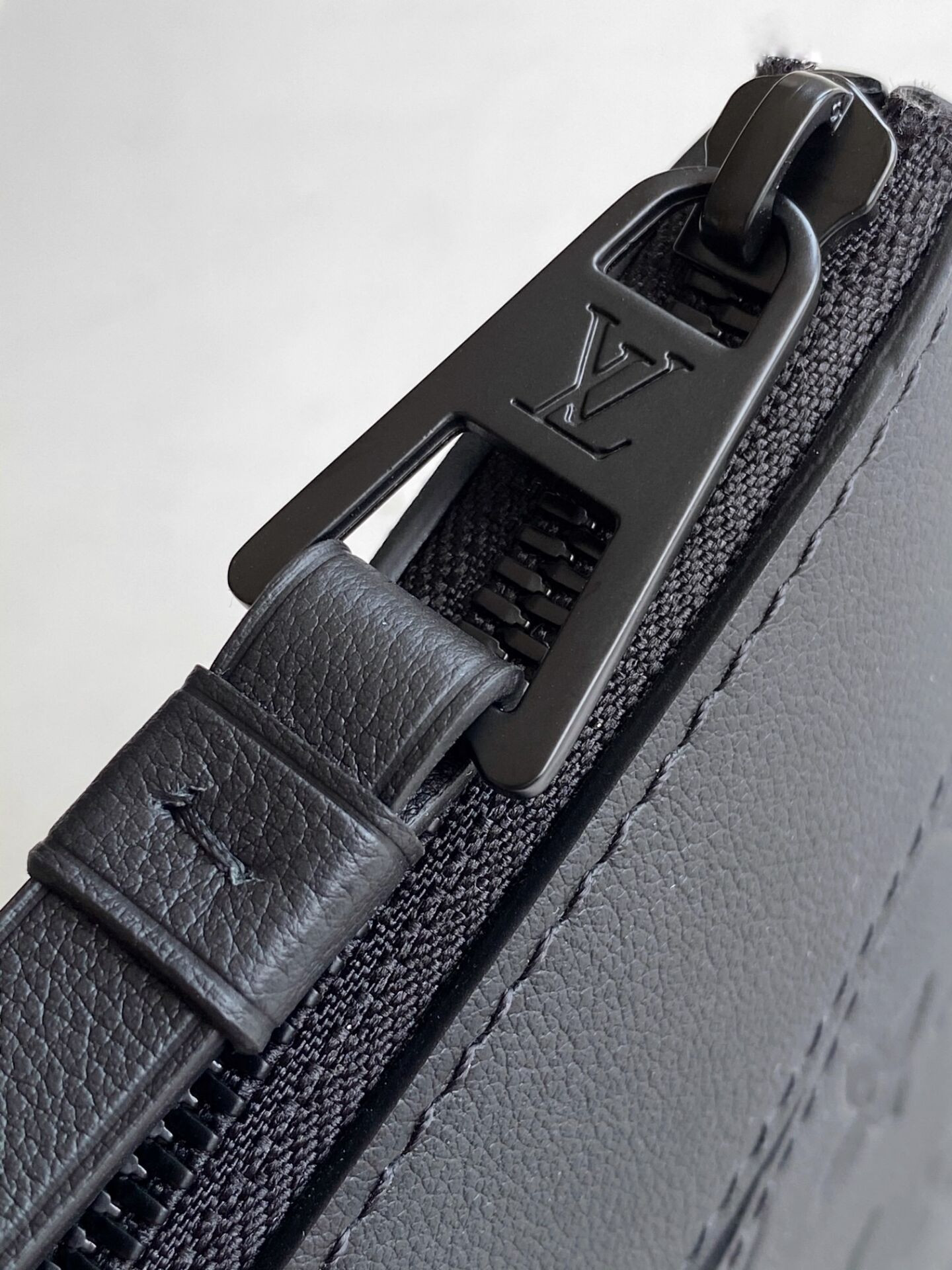 LV Pochette Voyage Souple M82545 32x21x8cm