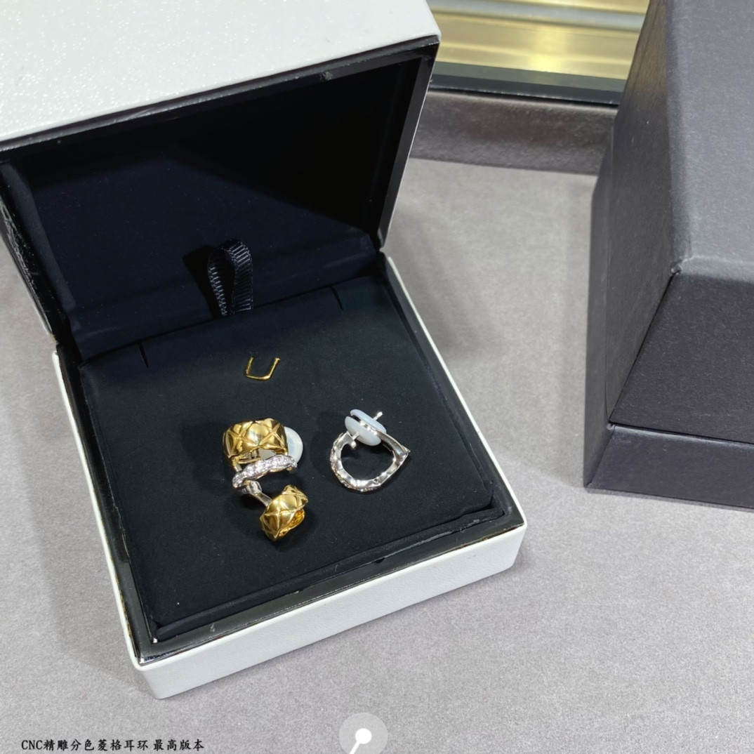 ch*el finely carved Di*m*nd color separation earrings