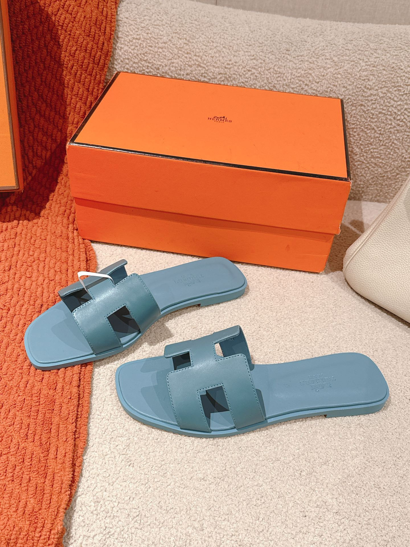 UA Hermès Oran sandal