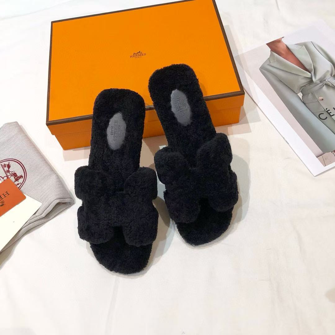 UA Hermès Oran sandal