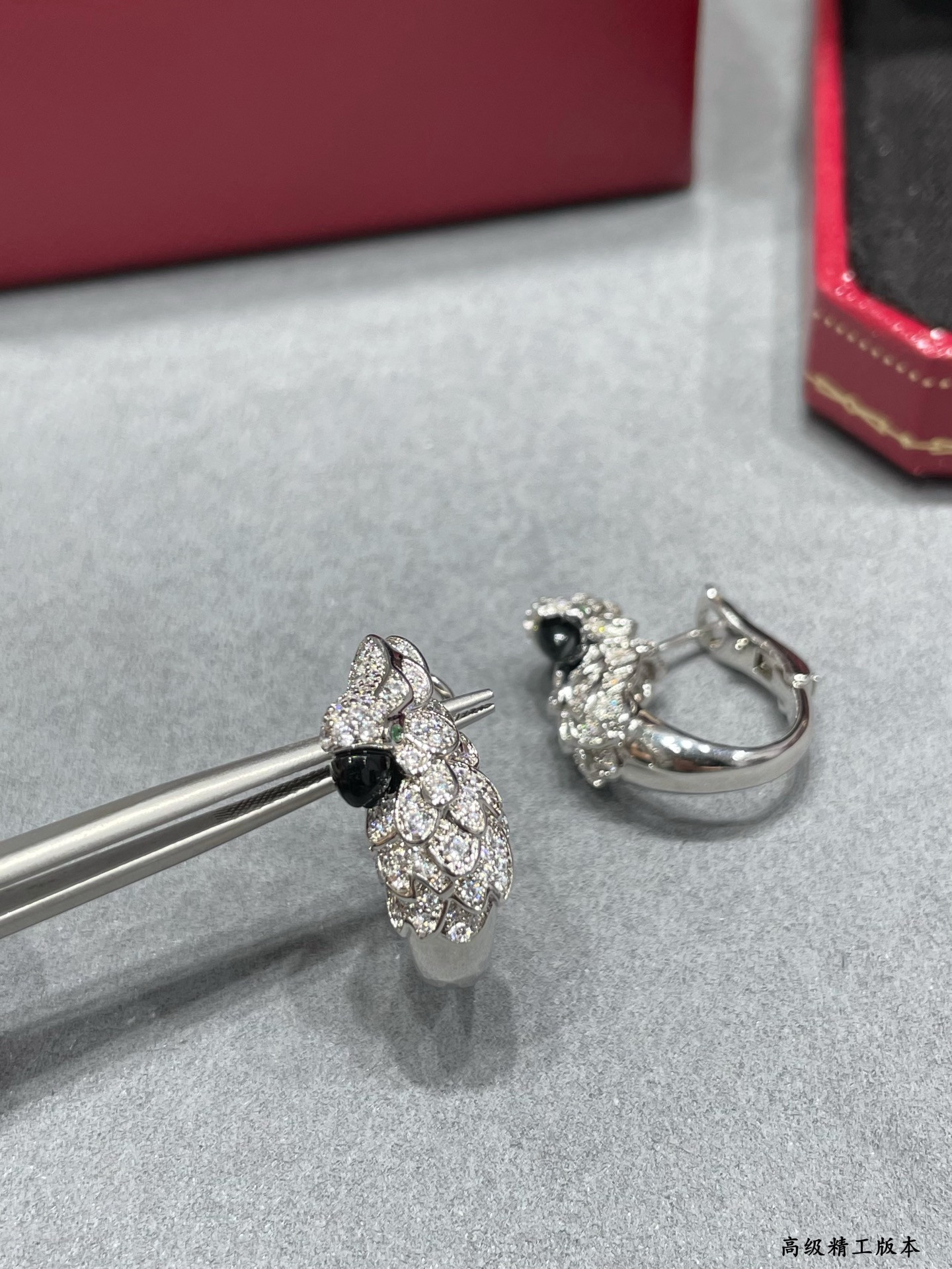 Ca*t*er parrot earrings