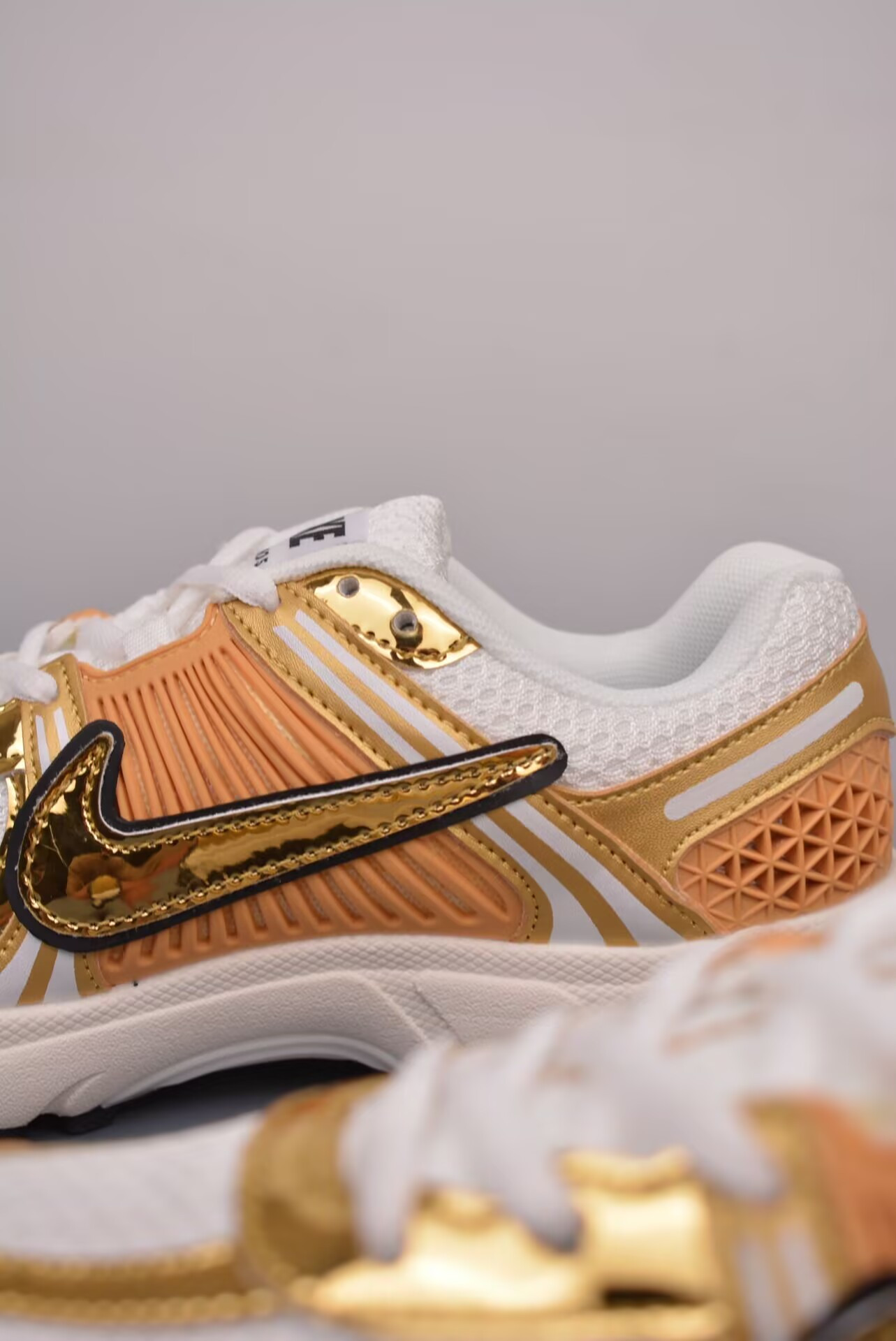 UA Nike Zoom Vomero 5