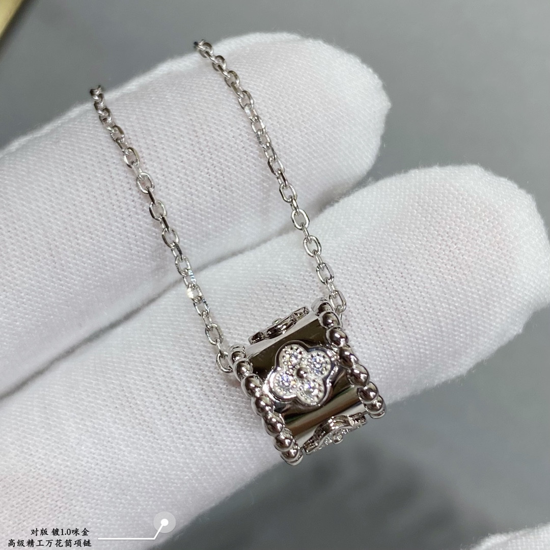 V*N CL*F & arpels kaleidoscope necklace