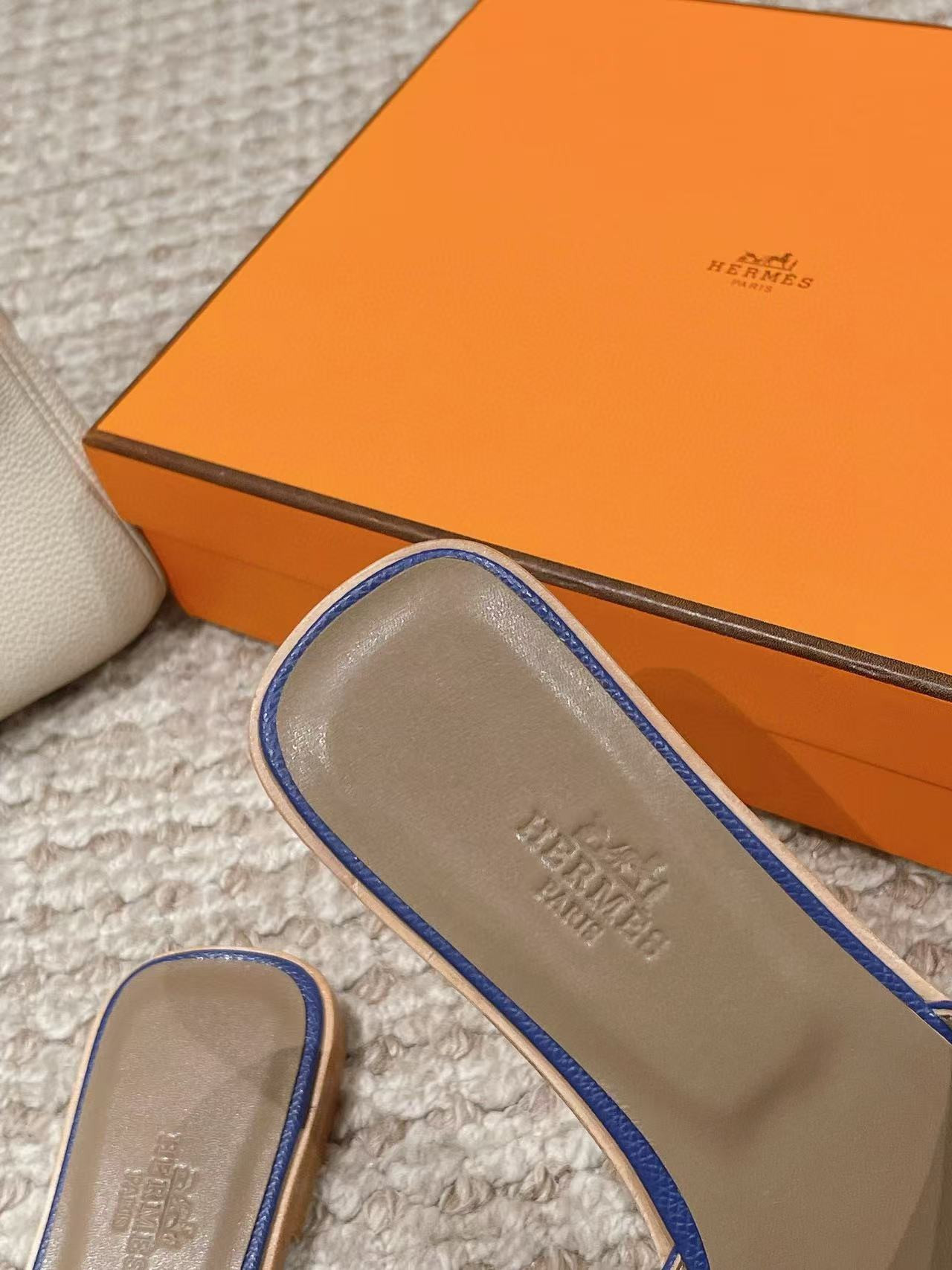 UA Hermès Oran sandal