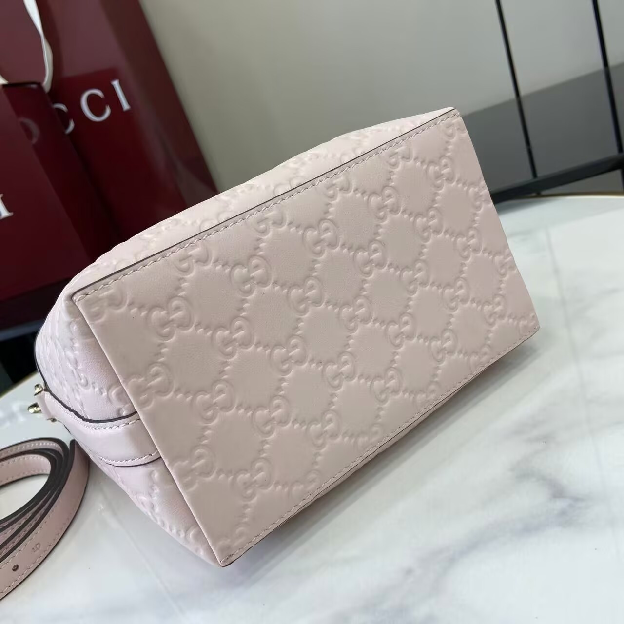 G*u*i gg emblem small bucket bag 19x18x11cm