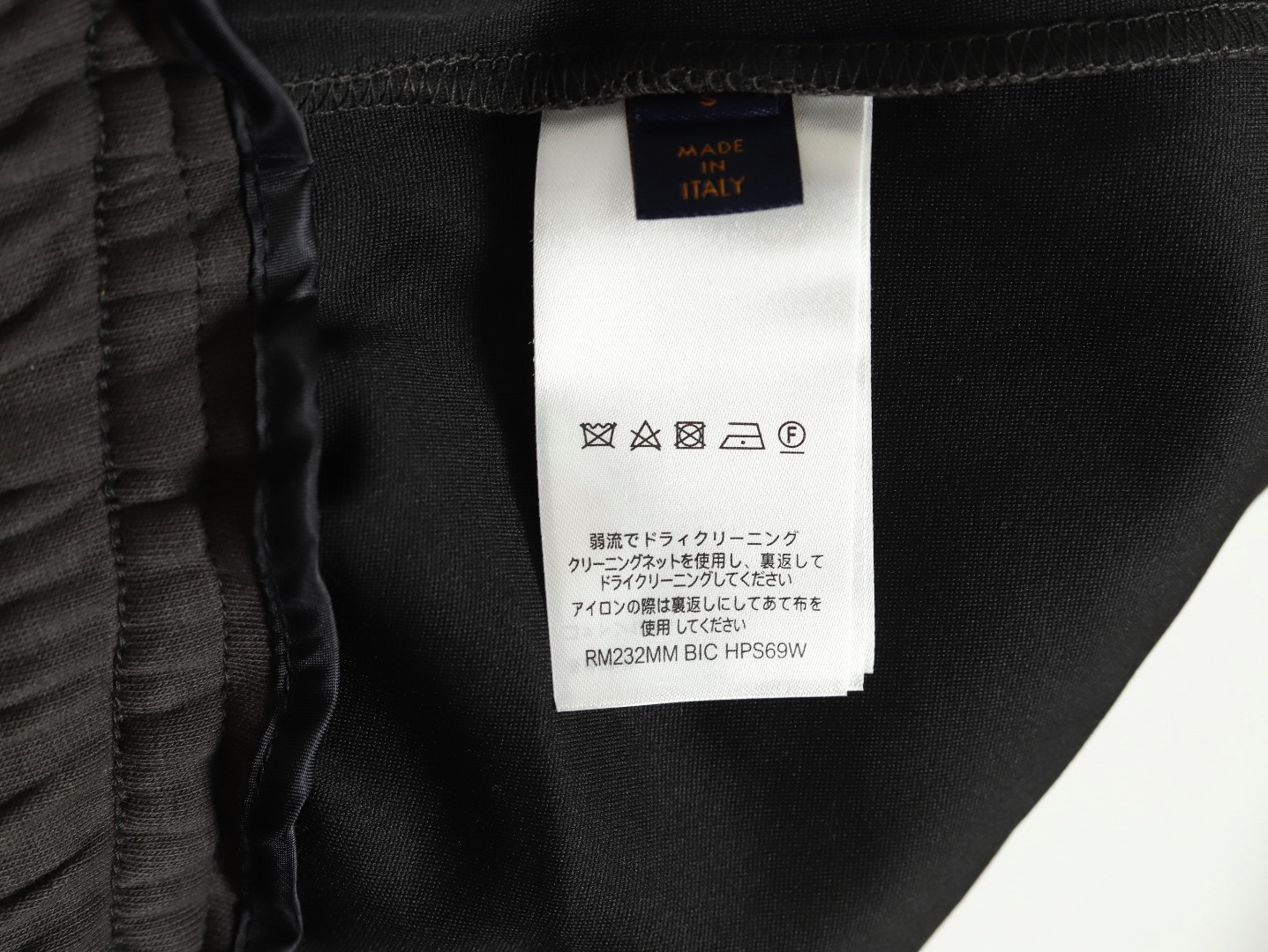 l0*is V*t0n lv shorts