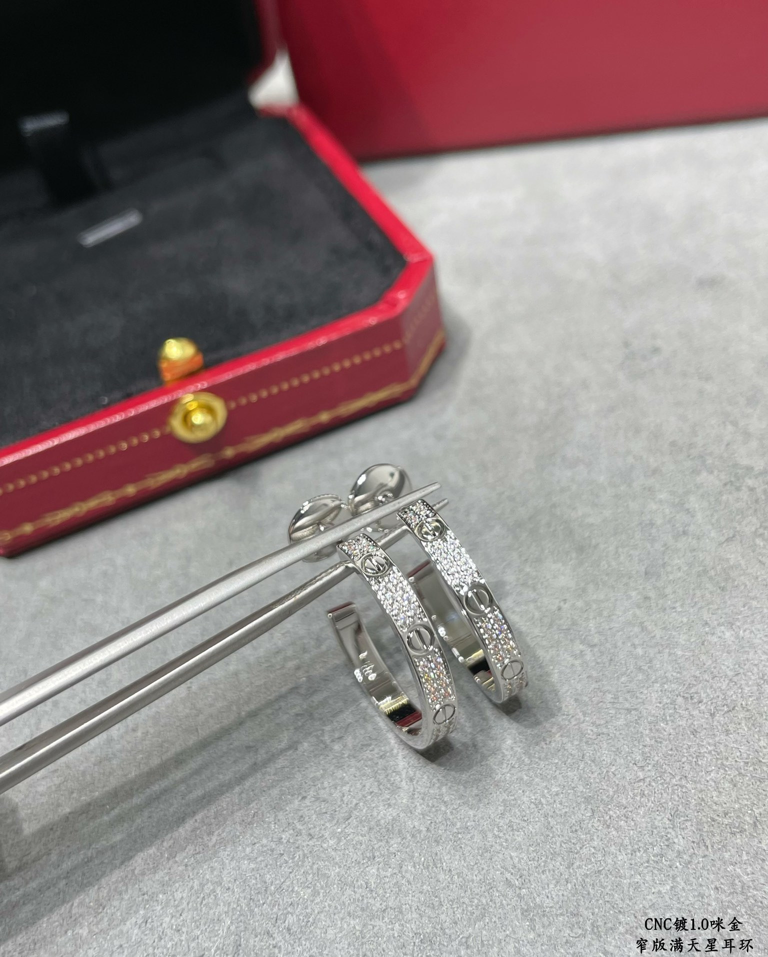 Ca*t*er narrow version of the star earrings