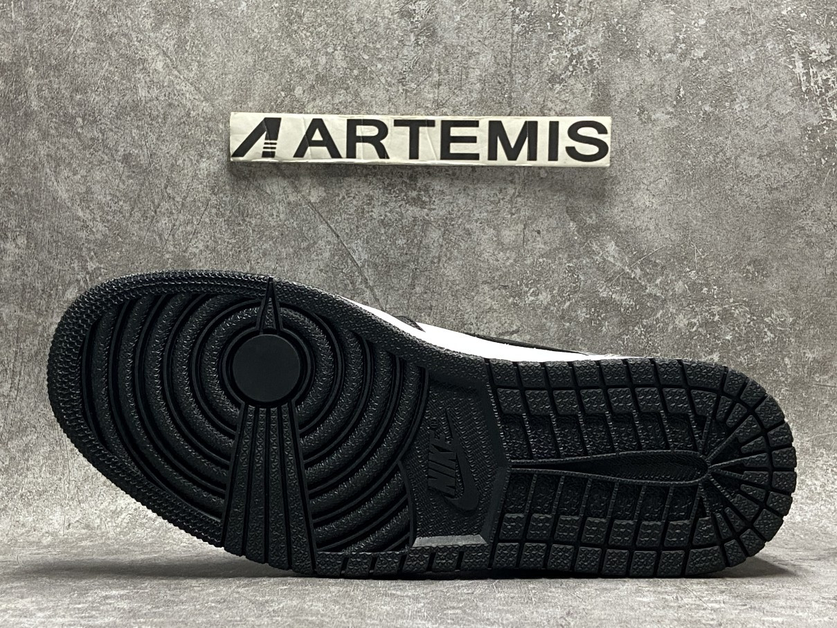 Air Jordan 1 Retro High Silver Toe