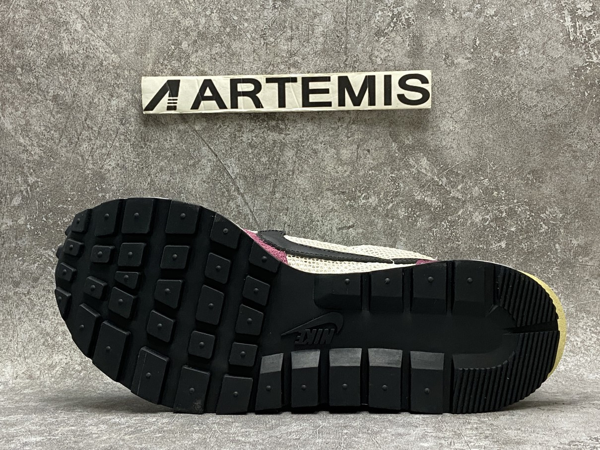 Nike Vaporwaffle Sacai Villain Red Neptune Green