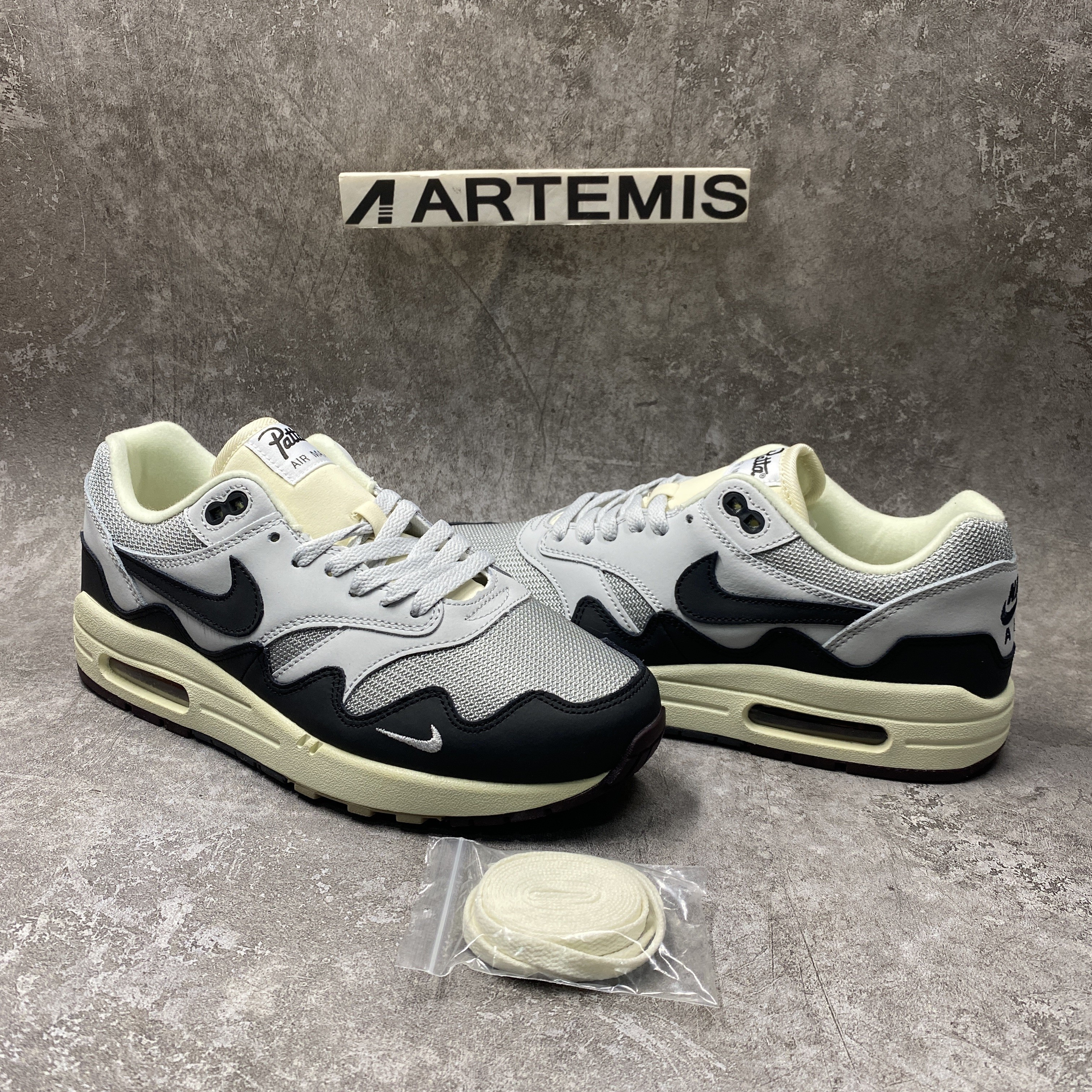 Nike Air Max 1 x Patta White Grey
