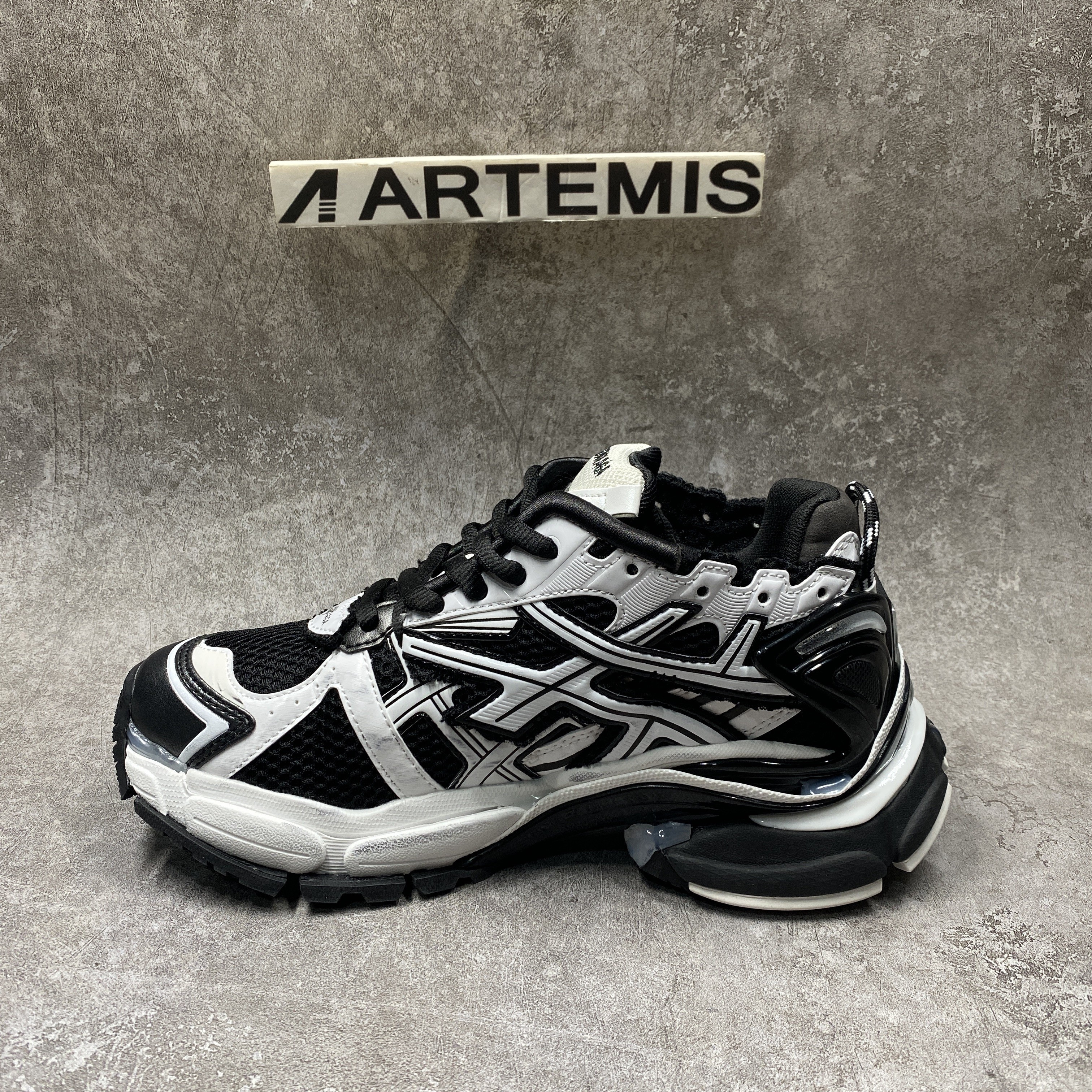 Balenciga Runner Sneaker Black White