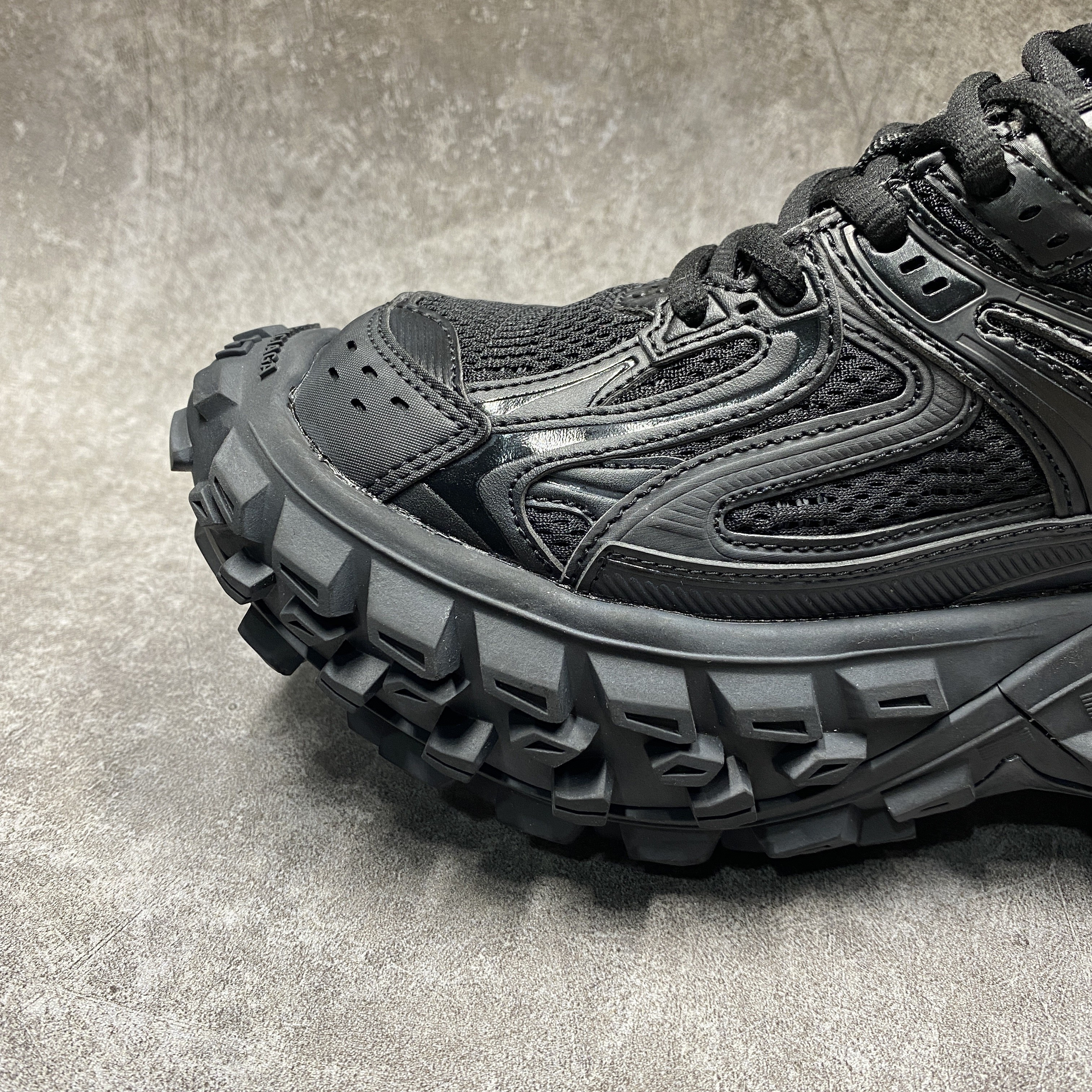 Balenciga Defender Black