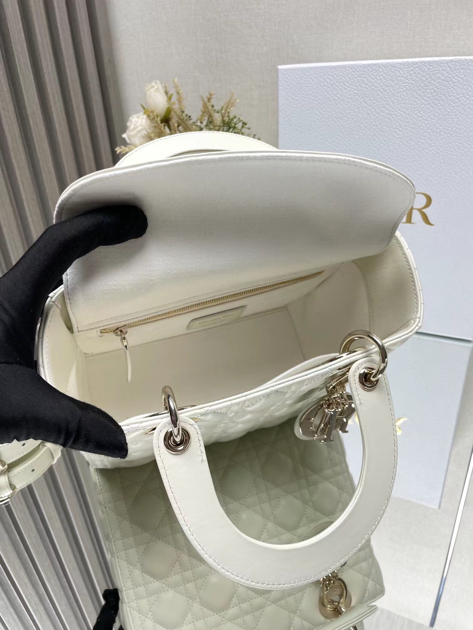 medium lady D*or bag 24 x 20 x 12 cm