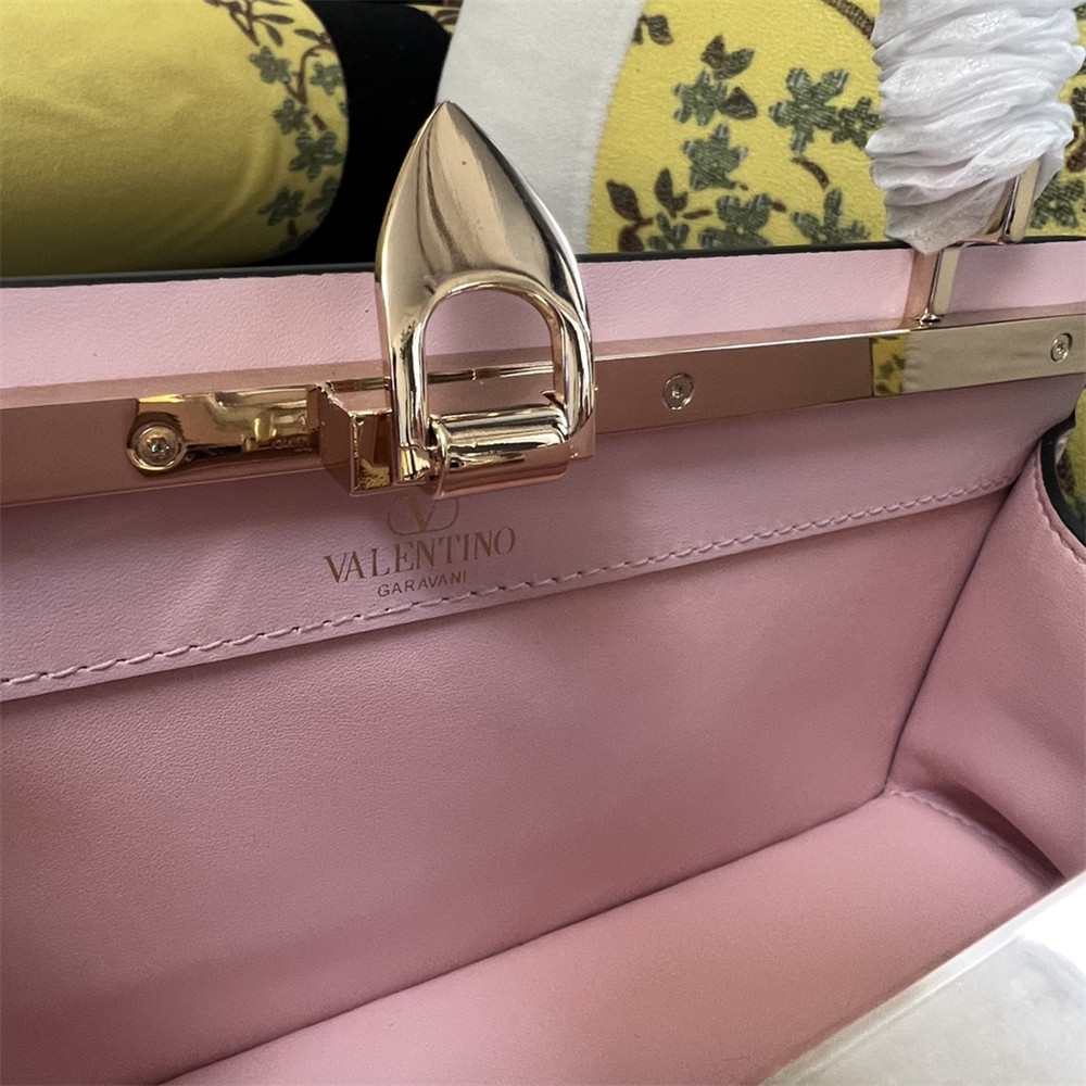VALENTINO GARAVANI ROCKSTUD23 smooth calfskin handbag Pink