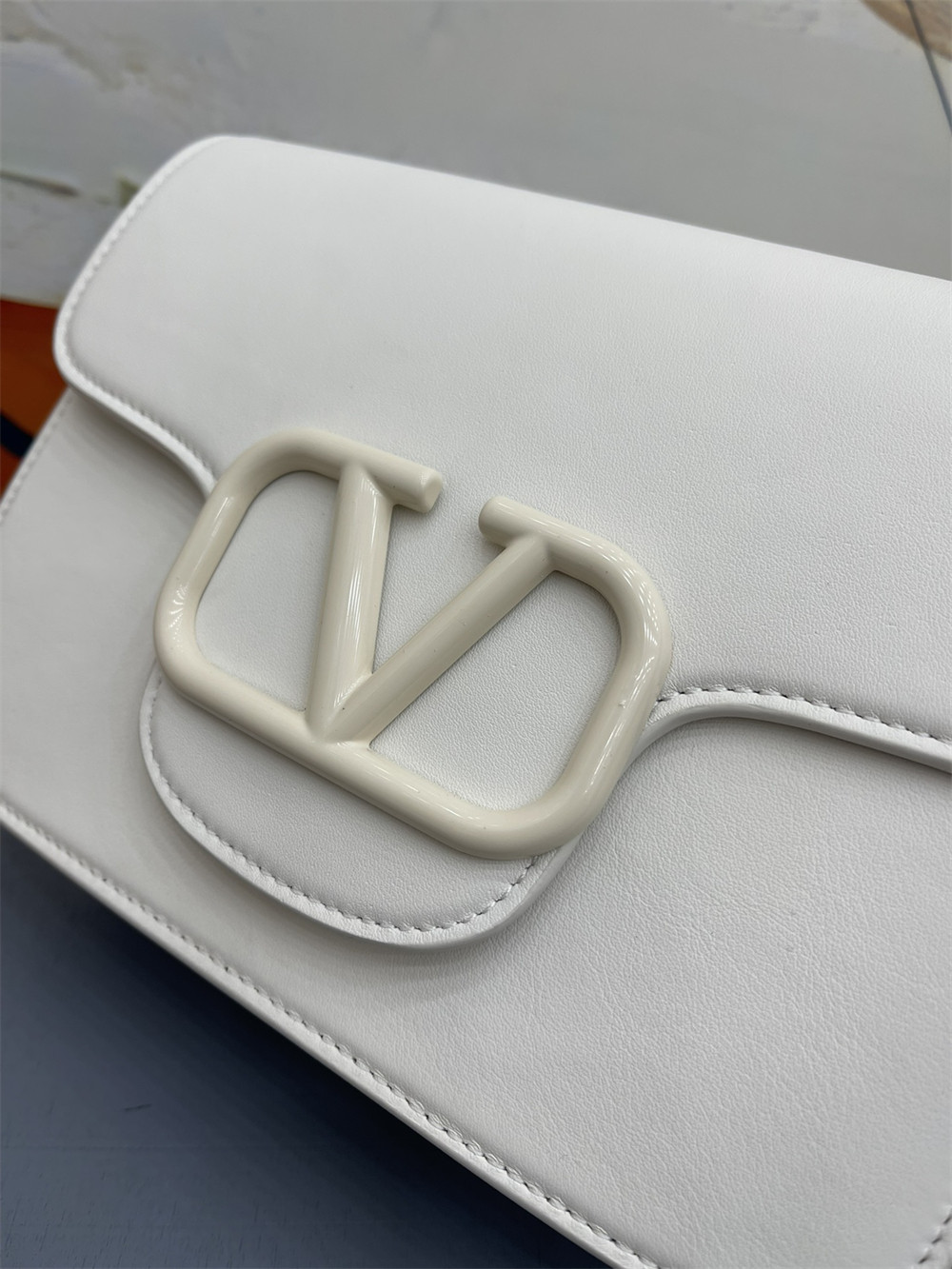 VALENTINO GARAVANI LOCÒ CALFSKIN SHOULDER Small BAG With white hardware 22 x 16  x 7 cm