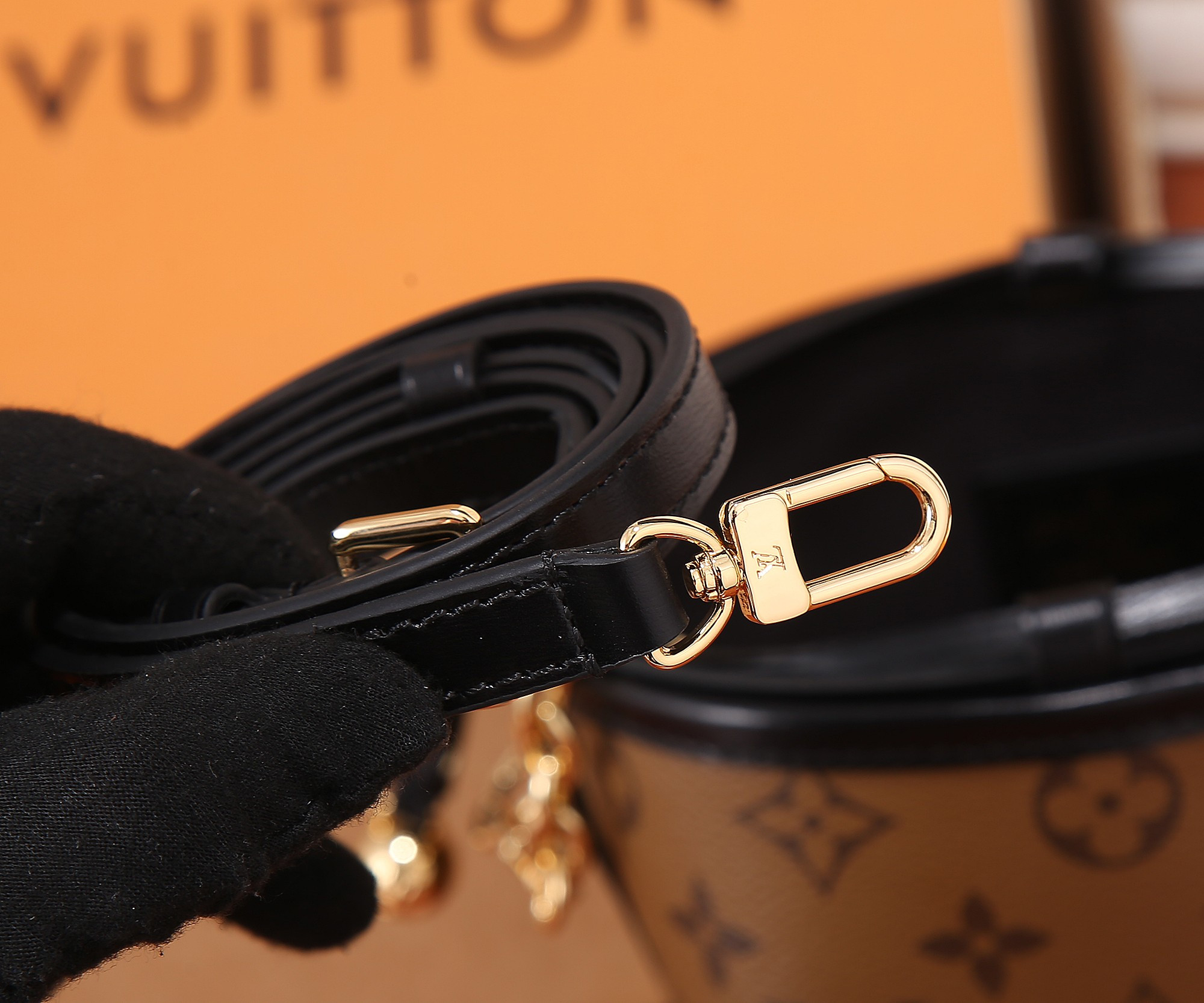 LV M82885 Zjs jh Online Only 11.5x11.5x11.5 CM