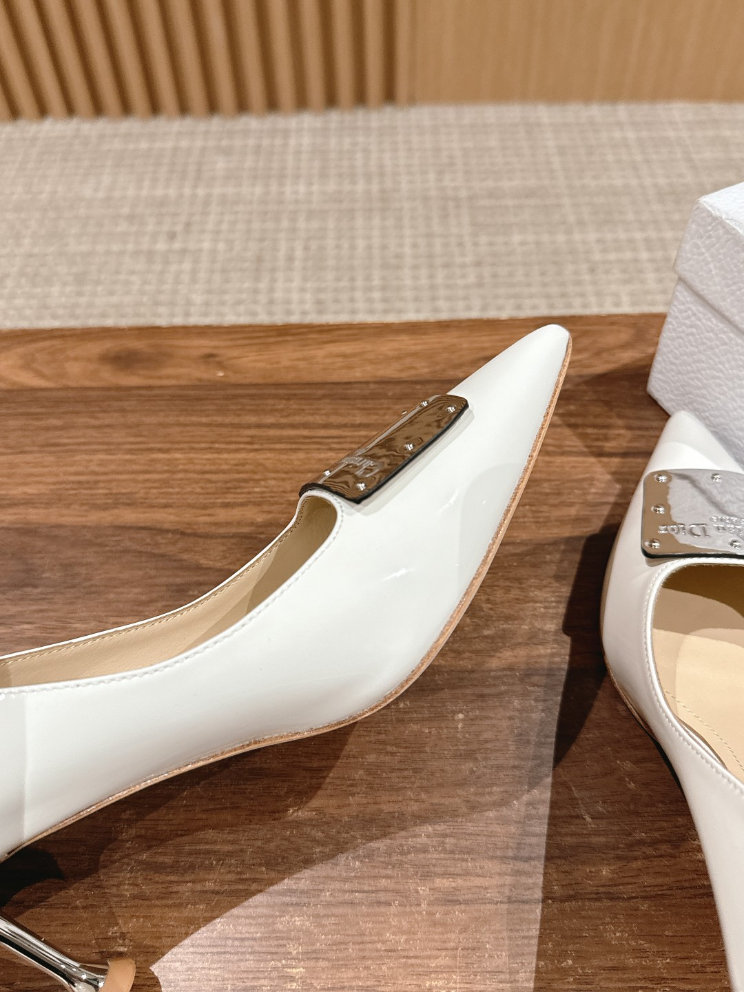 ua ch**an D*or la parusienne pump