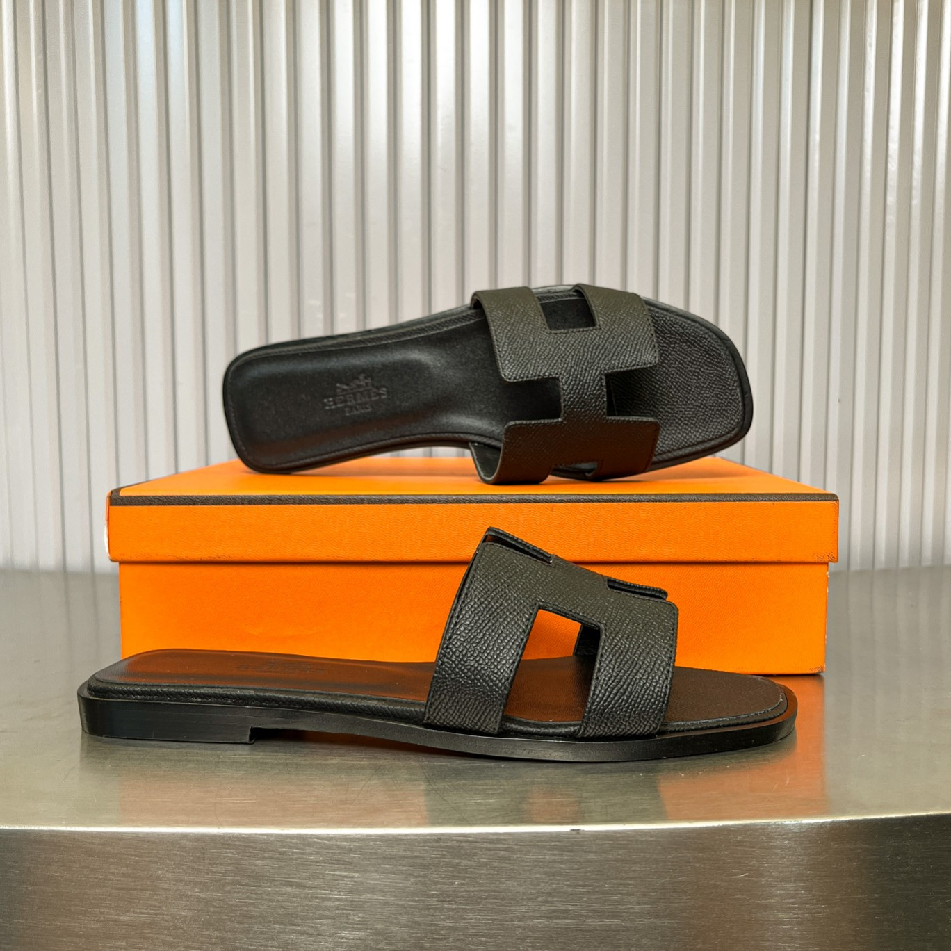 UA Hermès Oran sandal