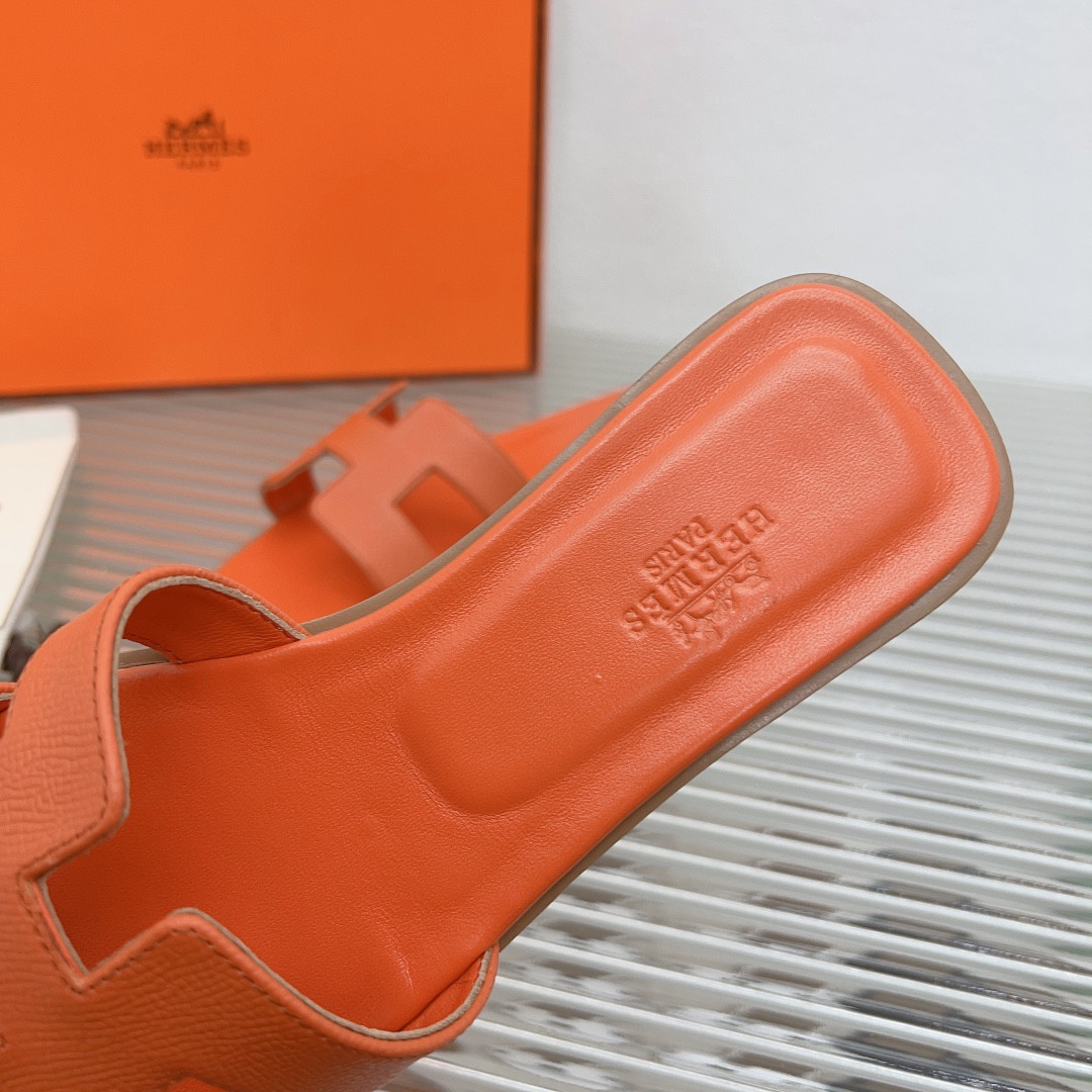 UA Hermès Oran sandal