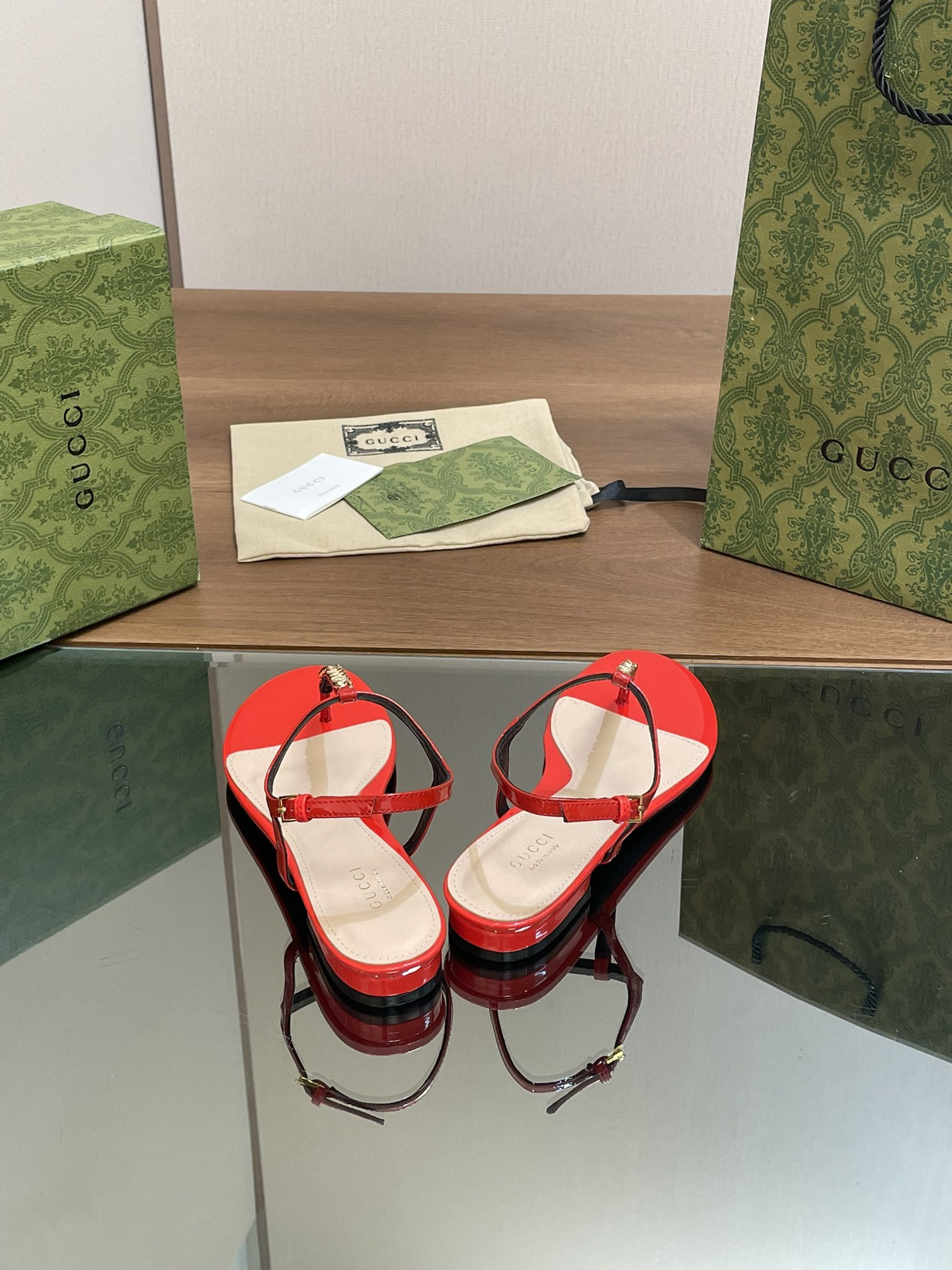 ua G*u*i signoria thong sandal