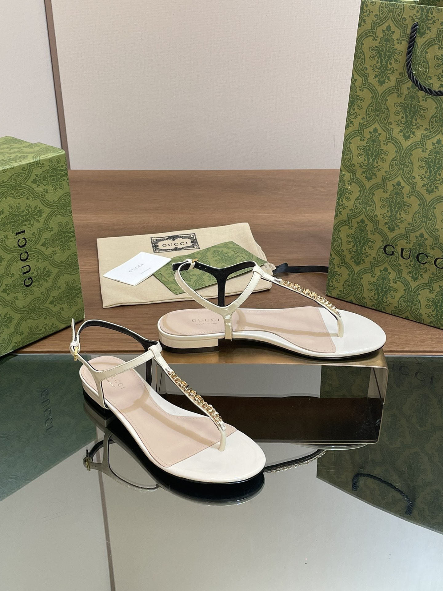 ua G*u*i signoria thong sandal