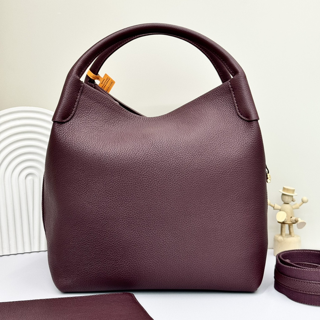 L**o p*ana large bale bag grained calfskin 24 x 20 x 27 cm