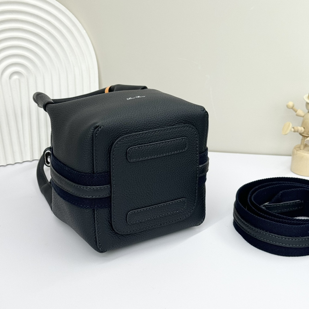 L**o p*ana micro bale bag grained calfskin 23 x 16 x 14 cm