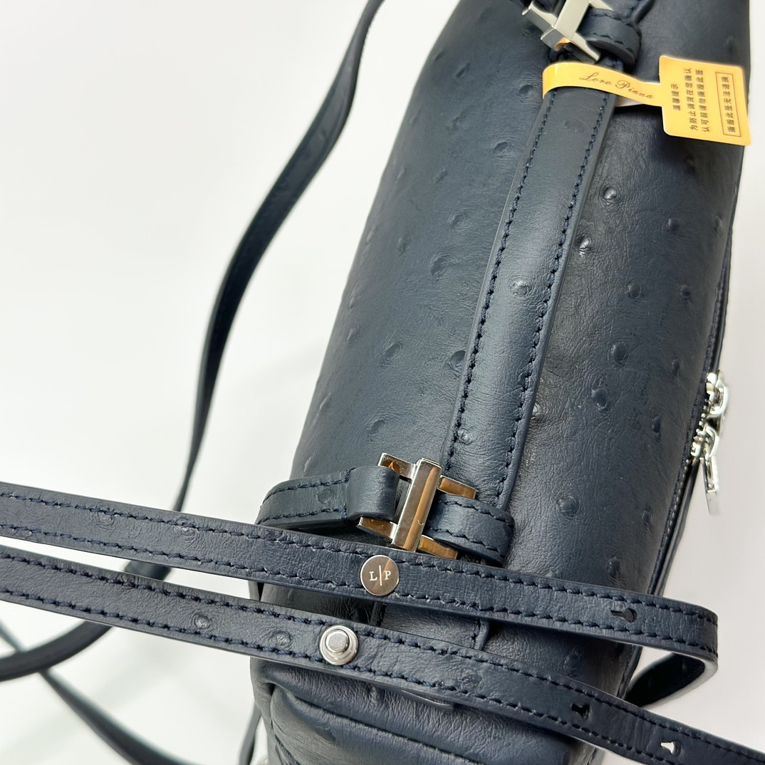 L**o p*ana extra pocket backpack l23.5 ostrich-grained leather 23 x 21 x 8 cm