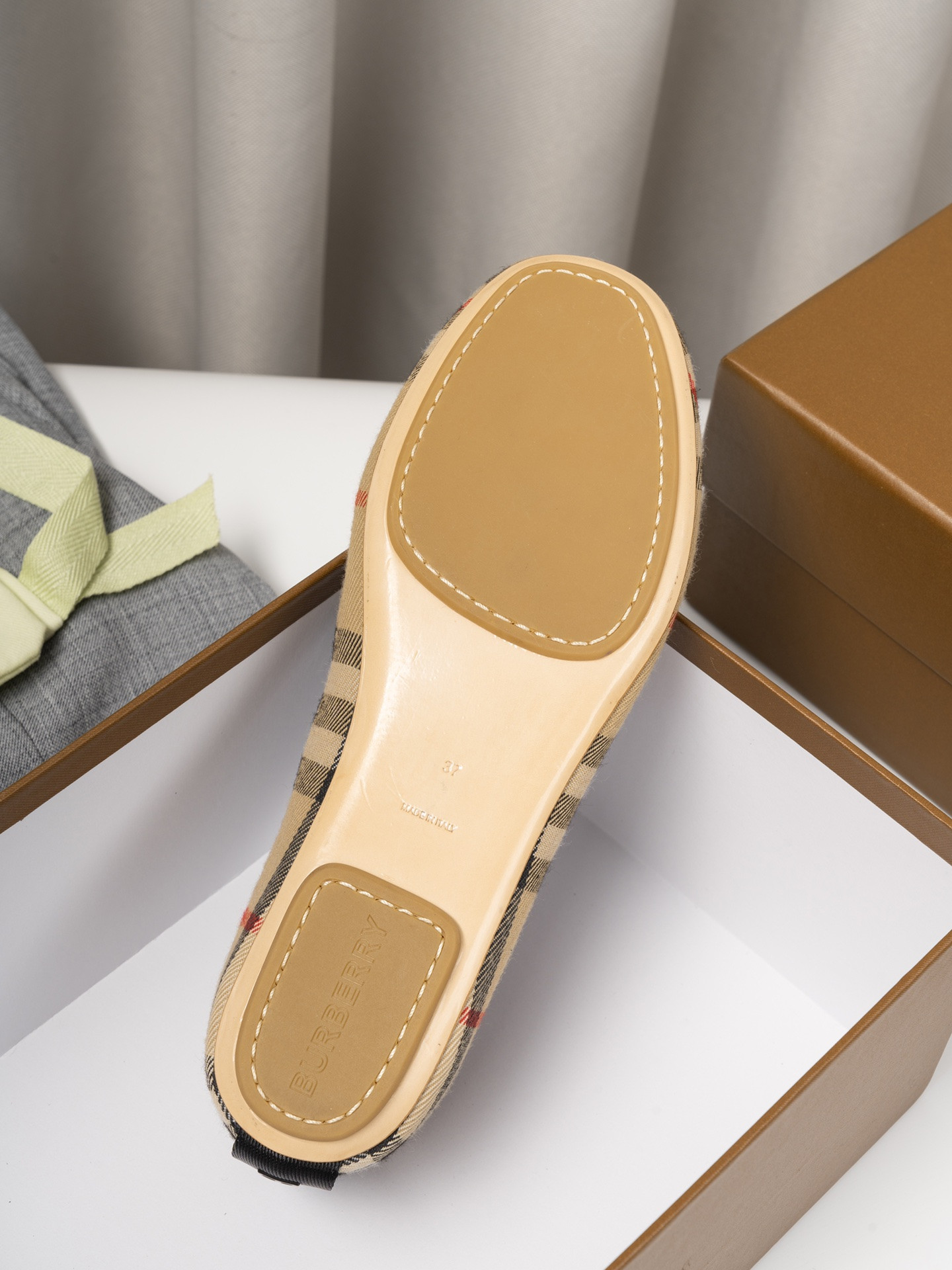 ua B**rry check mary jane flats