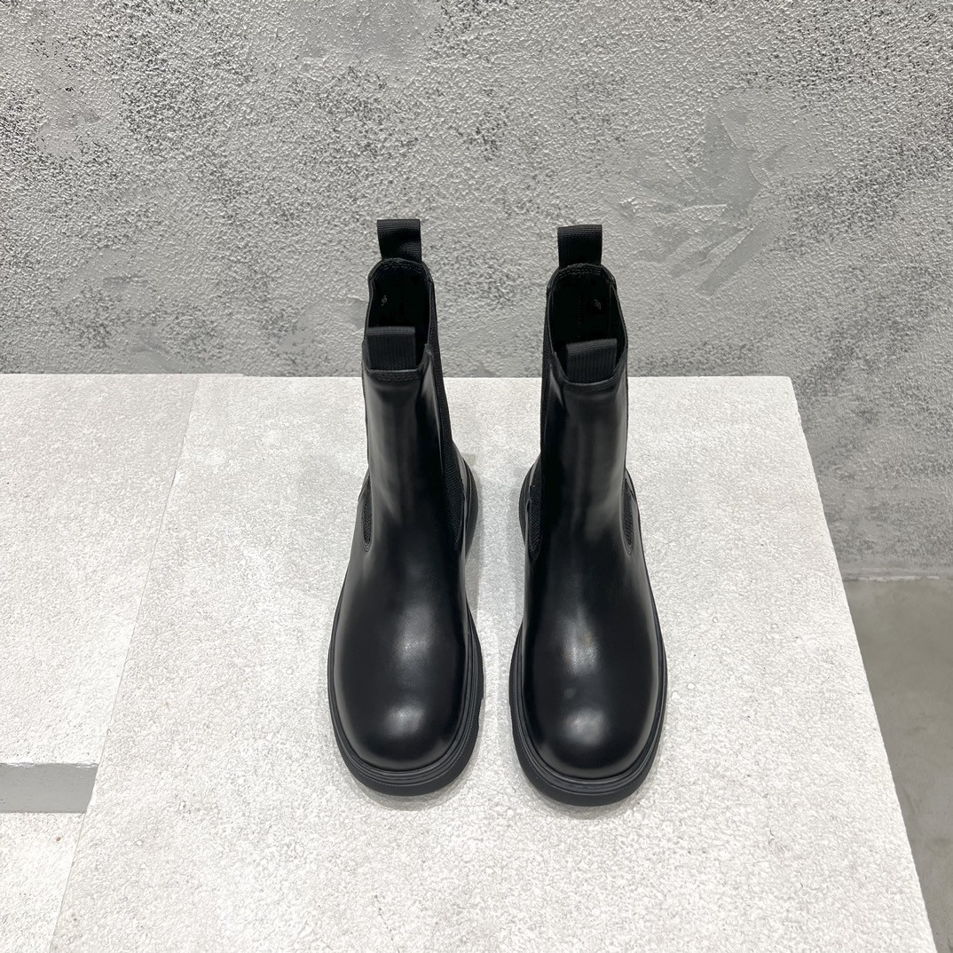 ua B**rry leather creeper chelsea boots