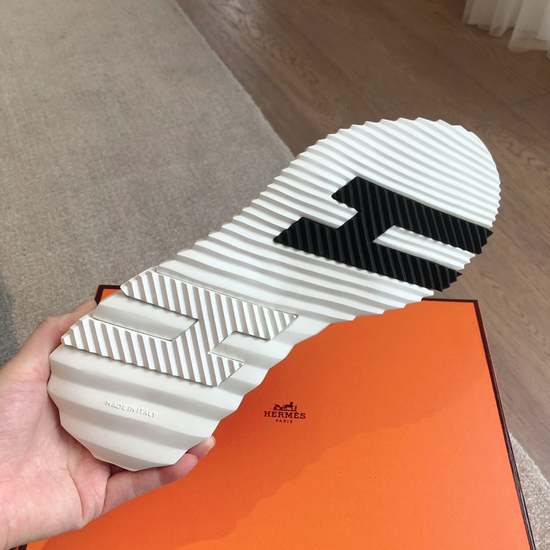 UA Hermès Bouncing Sneaker