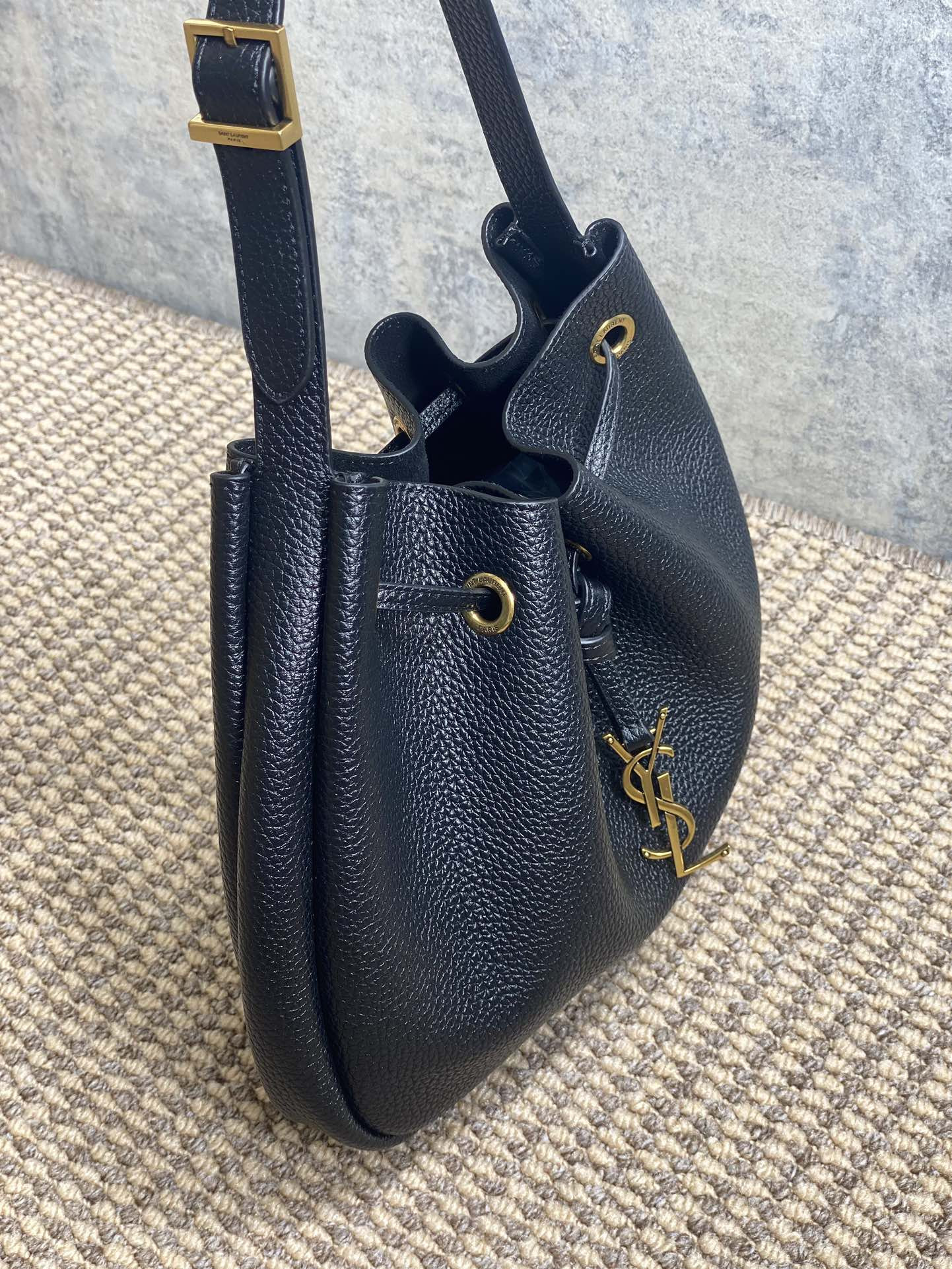 Y*L paris vii small hobo in grained leather 30x25x3cm