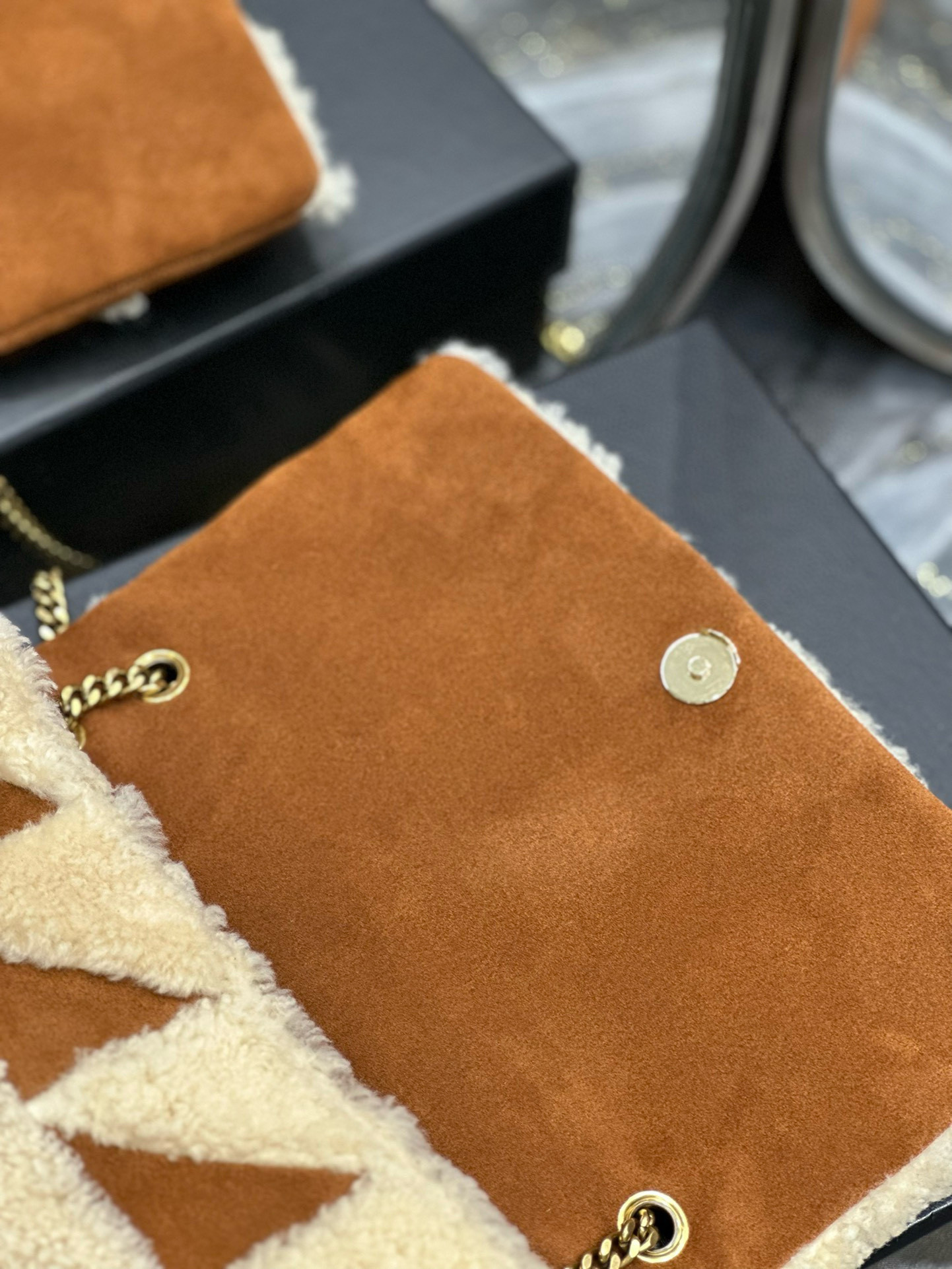 Y*L jamie medium in suede and shearling 25×15×7.5cm