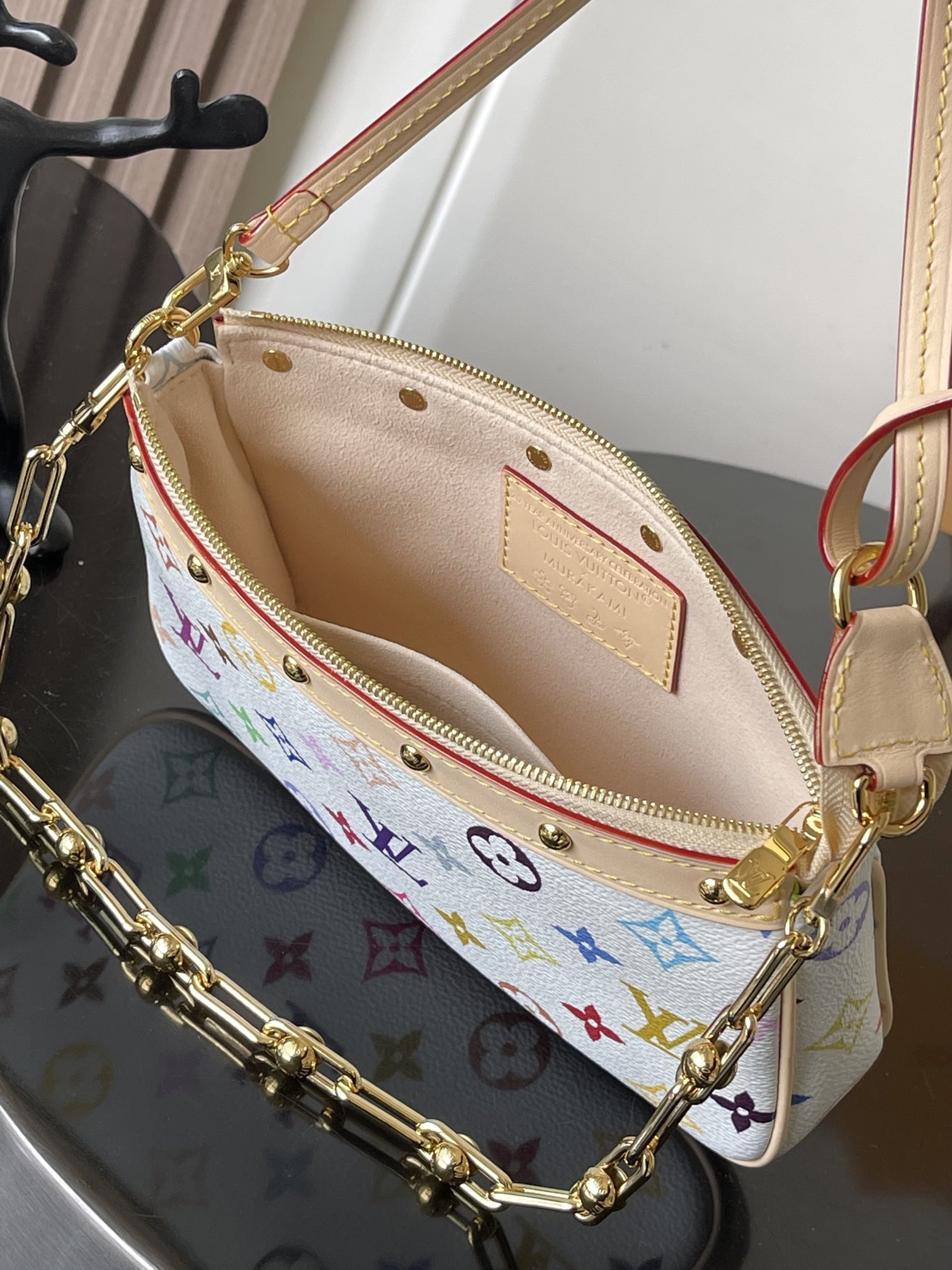 LV Pochette Accessoires M13404 22x13x4cm