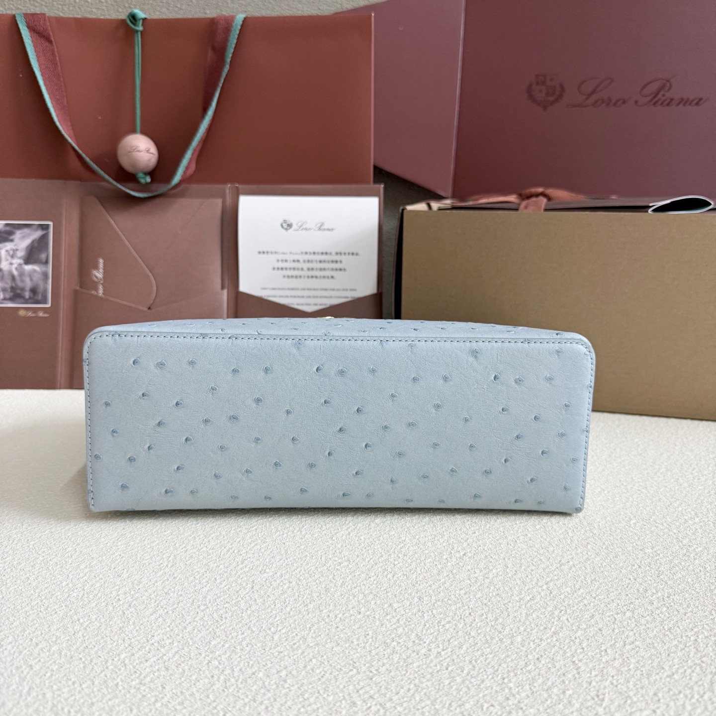 L**o p*ana extra pocket l27 ostrich-grained leather 16x27x10cm